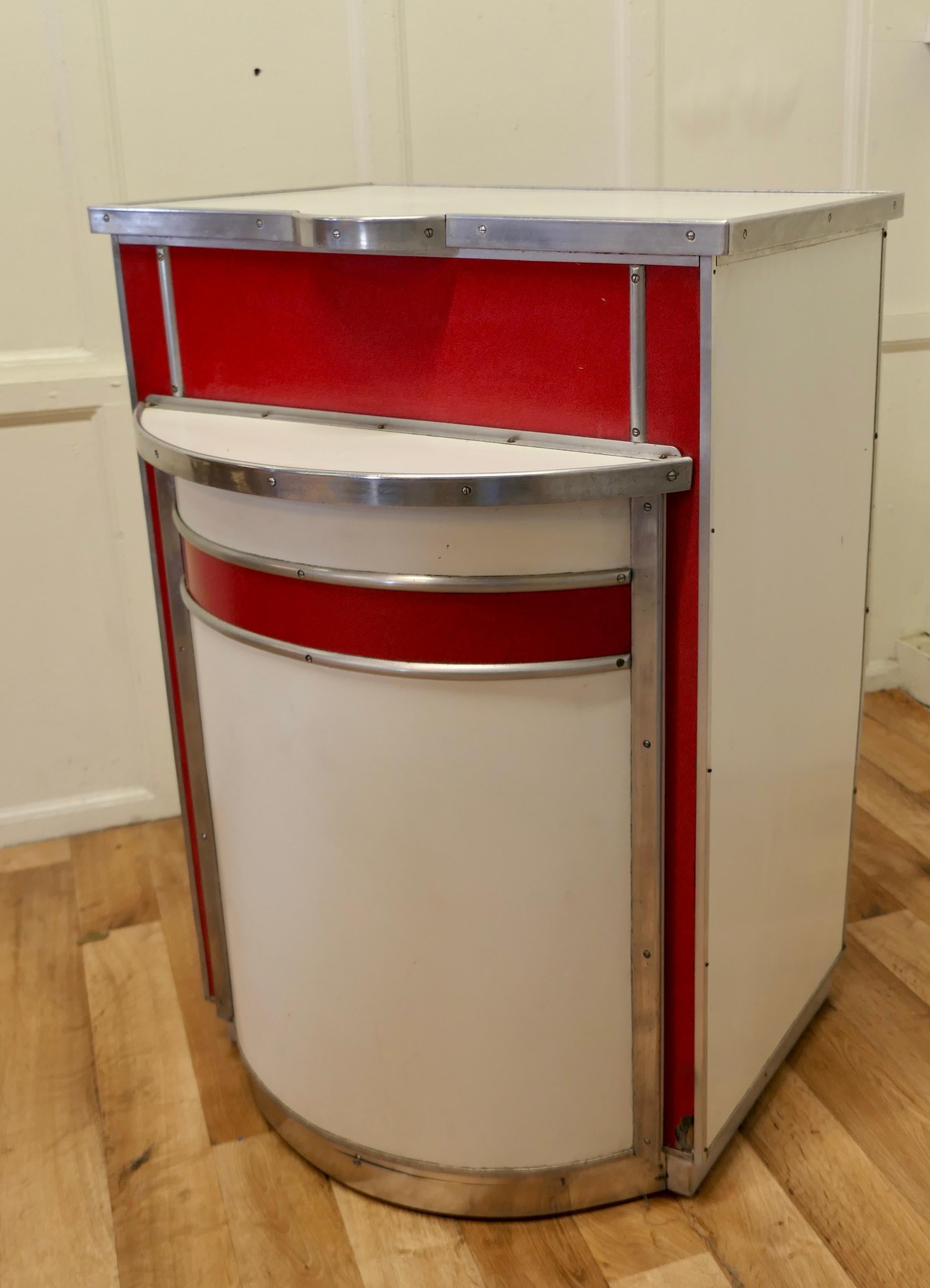 1950s Vintage Dry Bar Reception Desk Formica Diner Greeter   In Good Condition For Sale In Chillerton, Isle of Wight