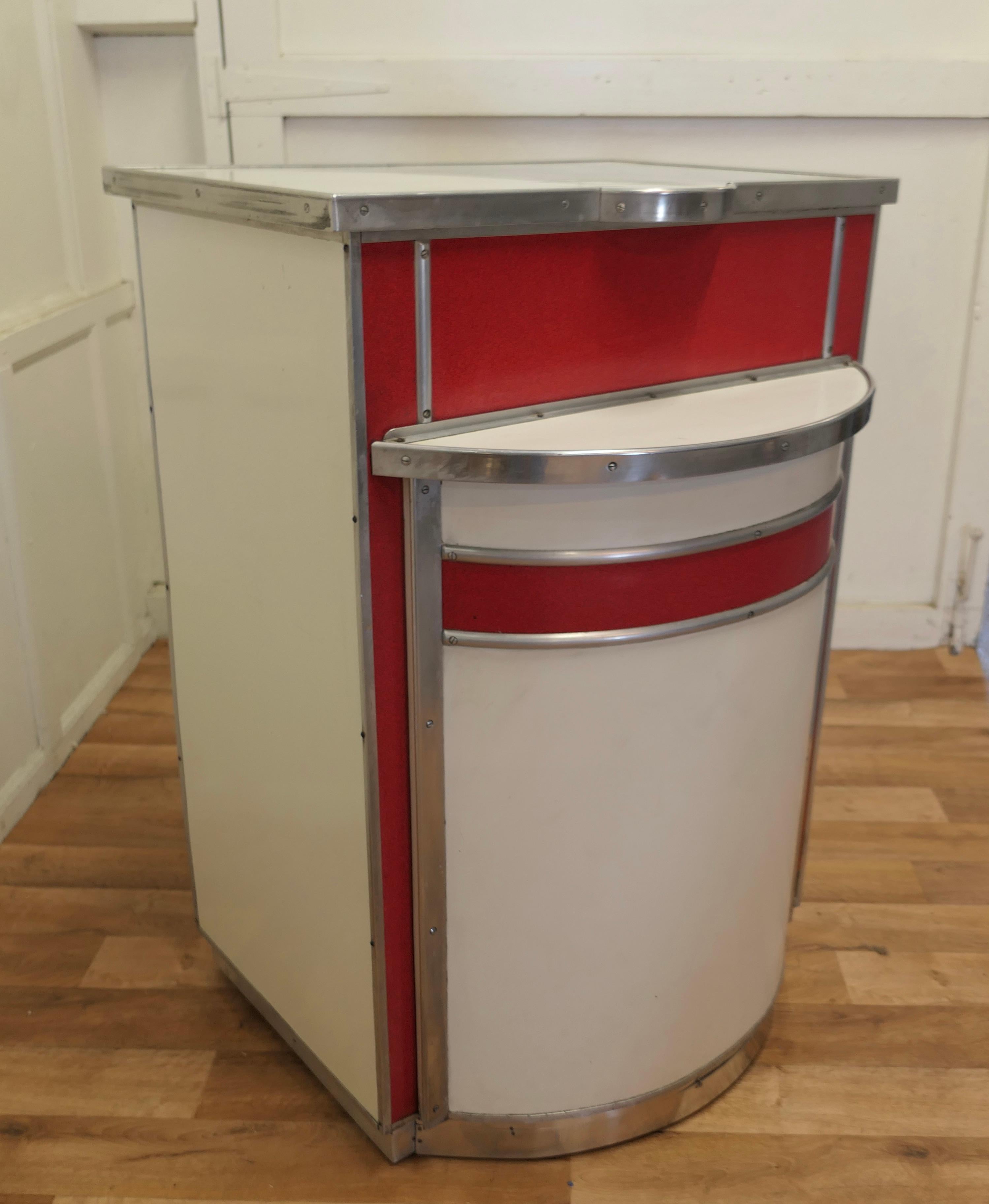 1950s Vintage Dry Bar Reception Desk Formica Diner Greeter   In Good Condition For Sale In Chillerton, Isle of Wight