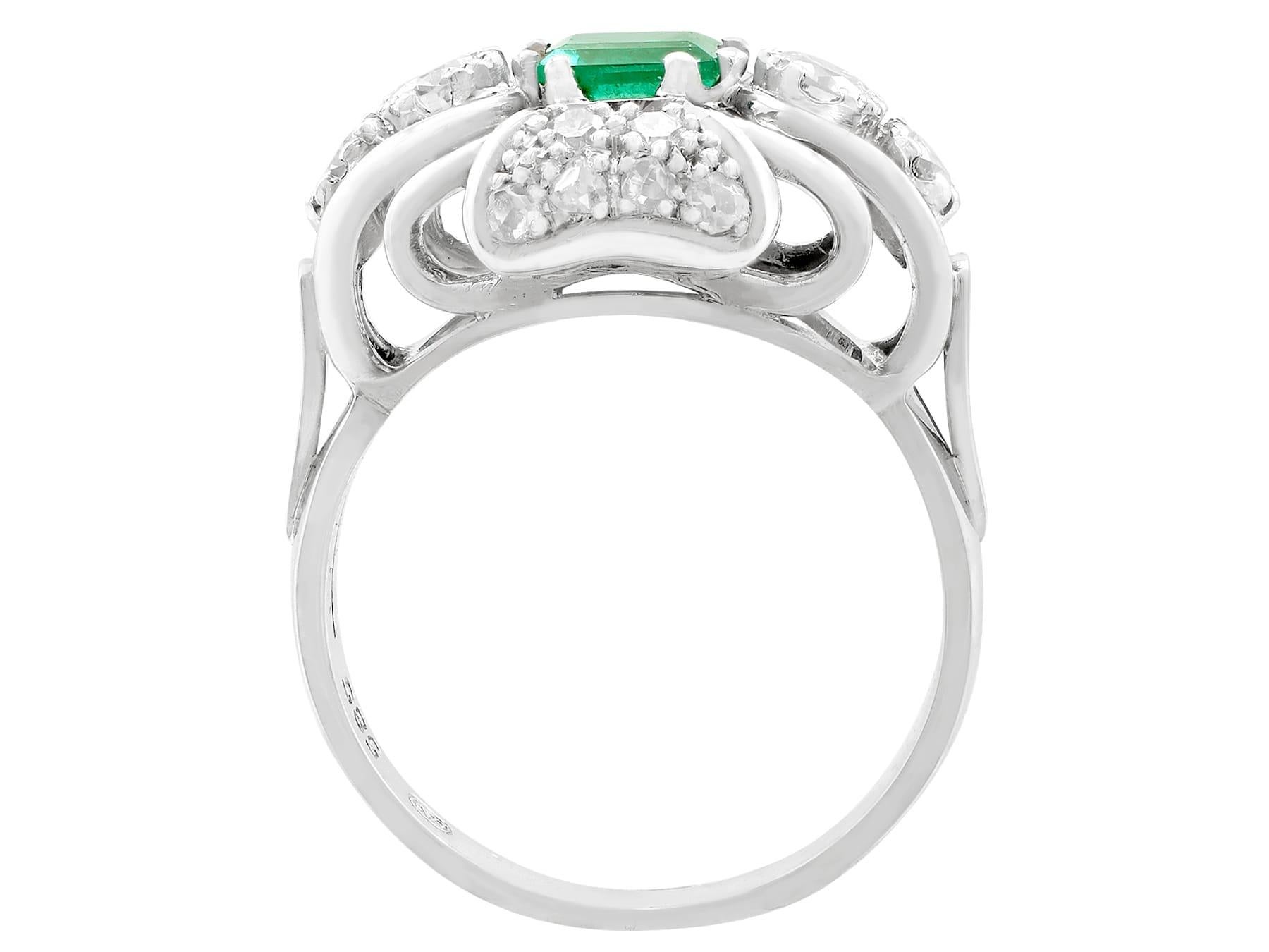 1950s Emerald and Diamond White Gold Cocktail Ring In Excellent Condition For Sale In Jesmond, Newcastle Upon Tyne