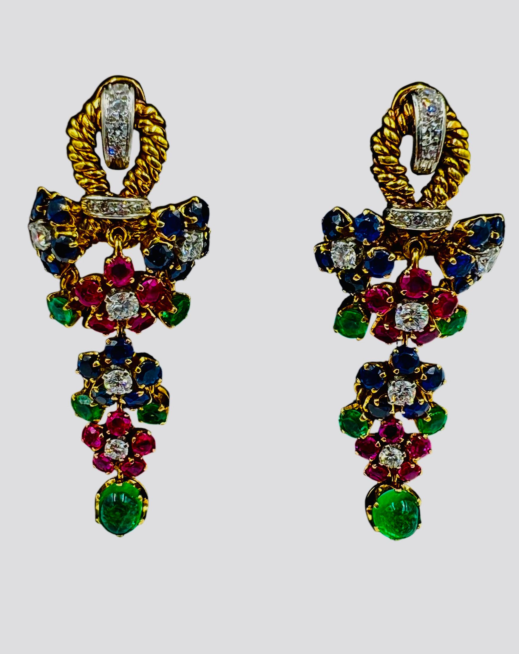 1950er Jahre Vintage 18k Gelbgold baumelndes Ohrclip mit Smaragd, Rubin, Saphir und Diamant 8