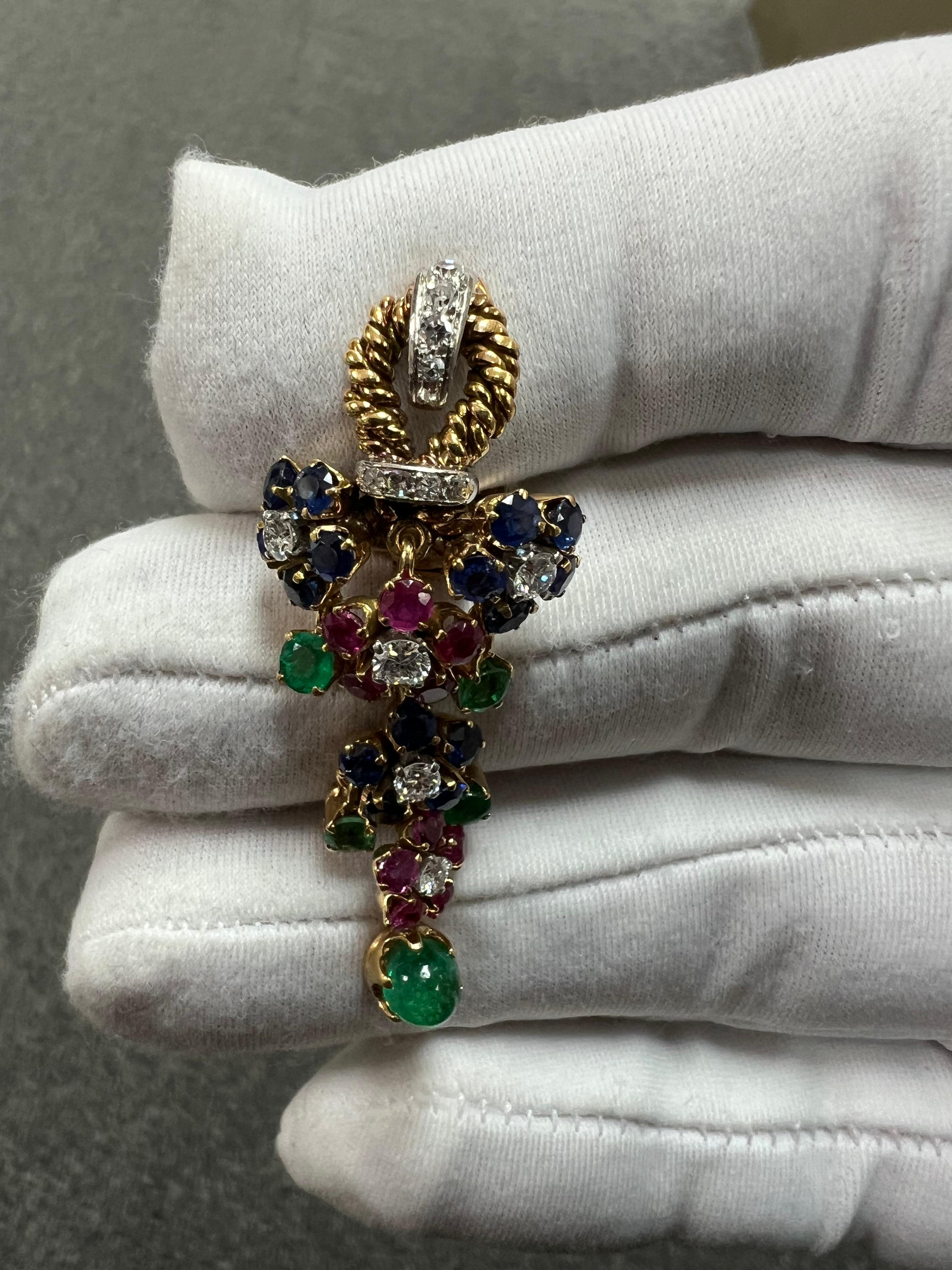1950er Jahre Vintage 18k Gelbgold baumelndes Ohrclip mit Smaragd, Rubin, Saphir und Diamant 3