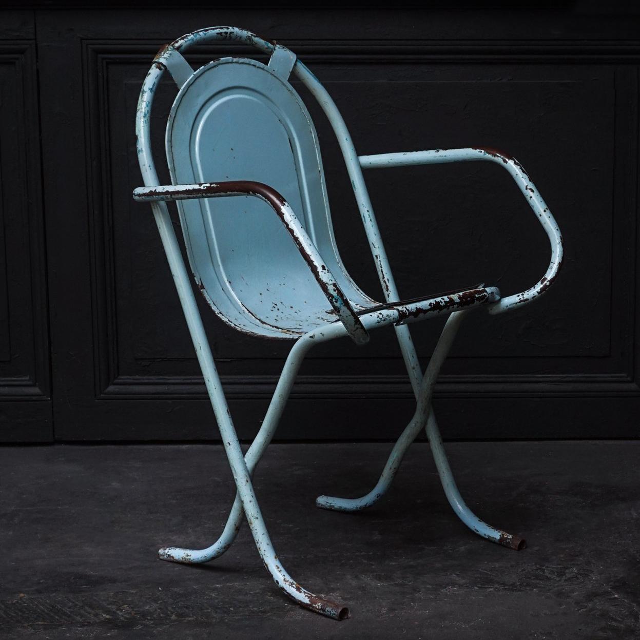 1950s stackable tubular metal Stak-a-Bye arm garden chair by Harry Sebel. 
Featuring a rounded seat in the most beautiful color turquoise.
This chair is in fair vintage condition with a pretty patina.

These pressed metal outdoor chairs with