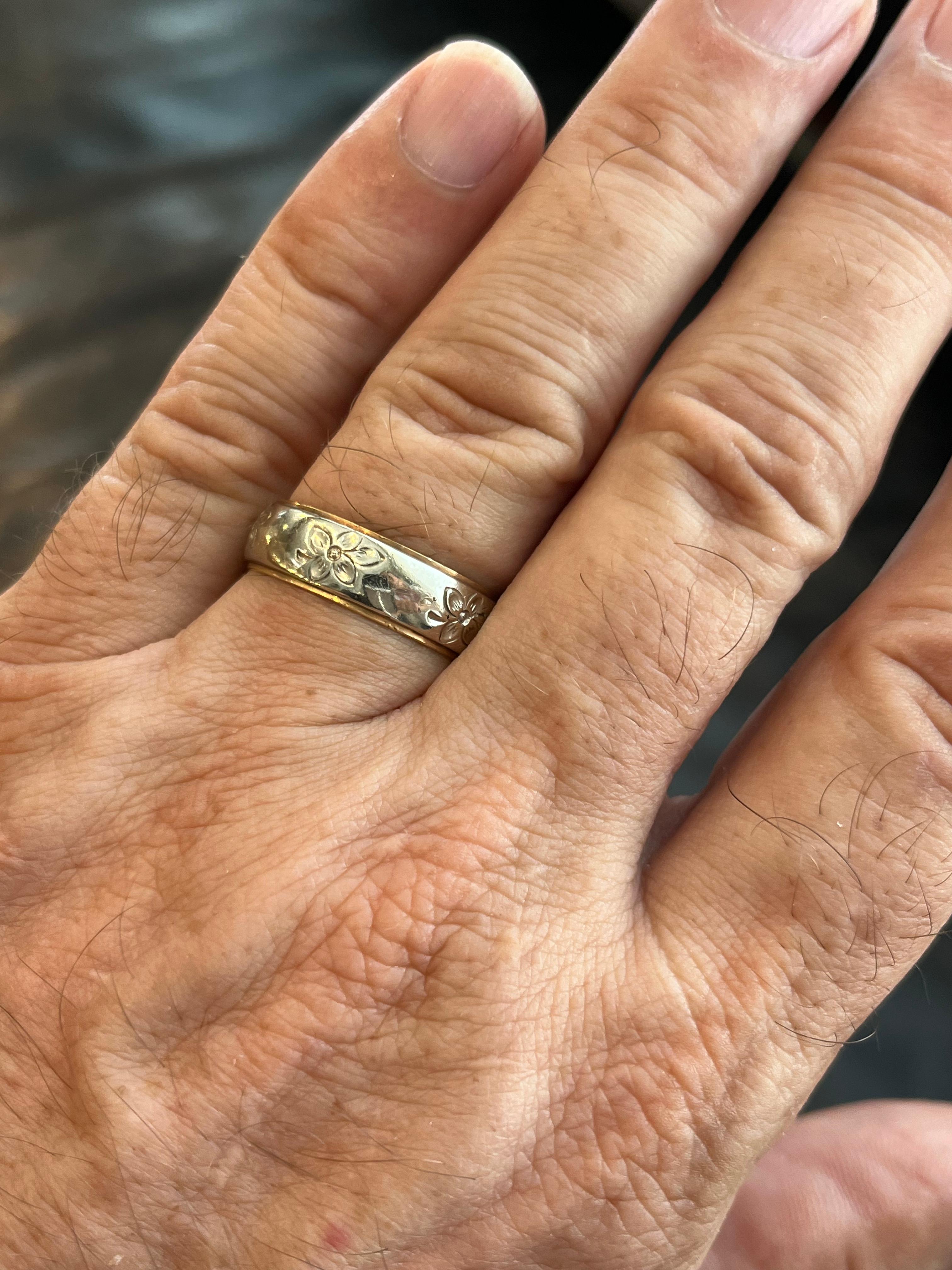 Men's 1950s Vintage Floral Two-Tone 6.7mm Wedding Band in 14K White & Yellow Gold For Sale