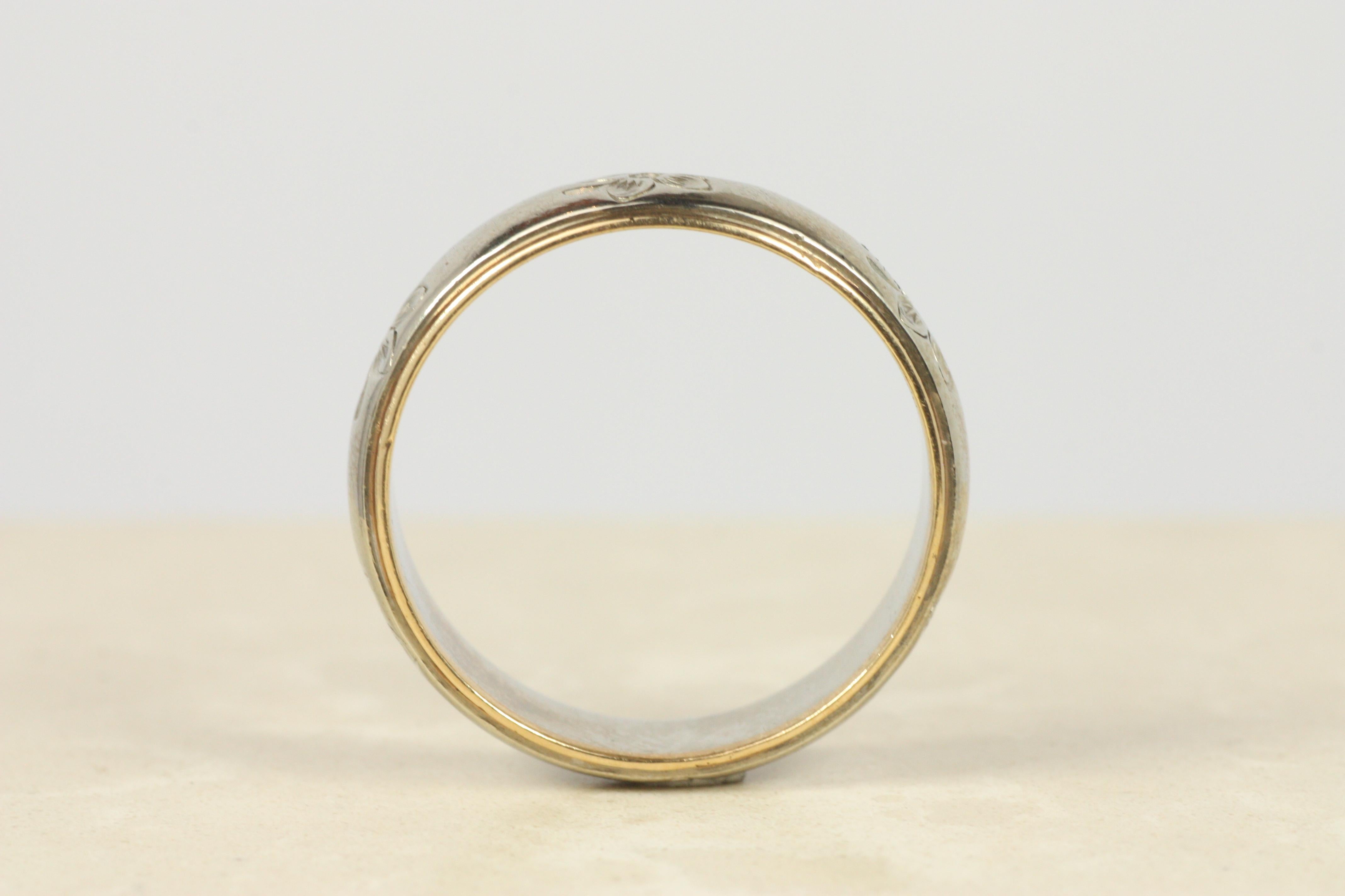 1950s Vintage Floral Two-Tone 6.7mm Wedding Band in 14K White & Yellow Gold For Sale 3