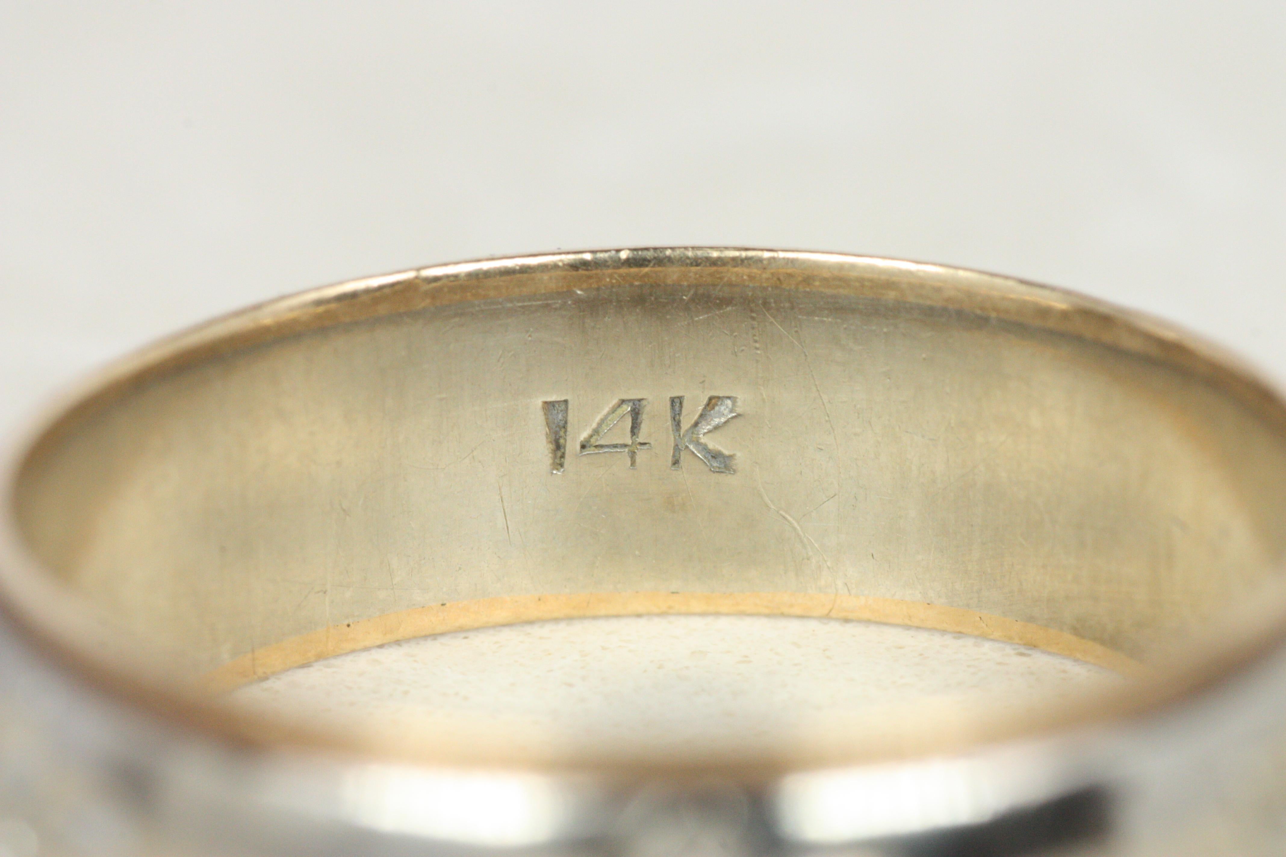 1950s Vintage Floral Two-Tone 6.7mm Wedding Band in 14K White & Yellow Gold For Sale 4