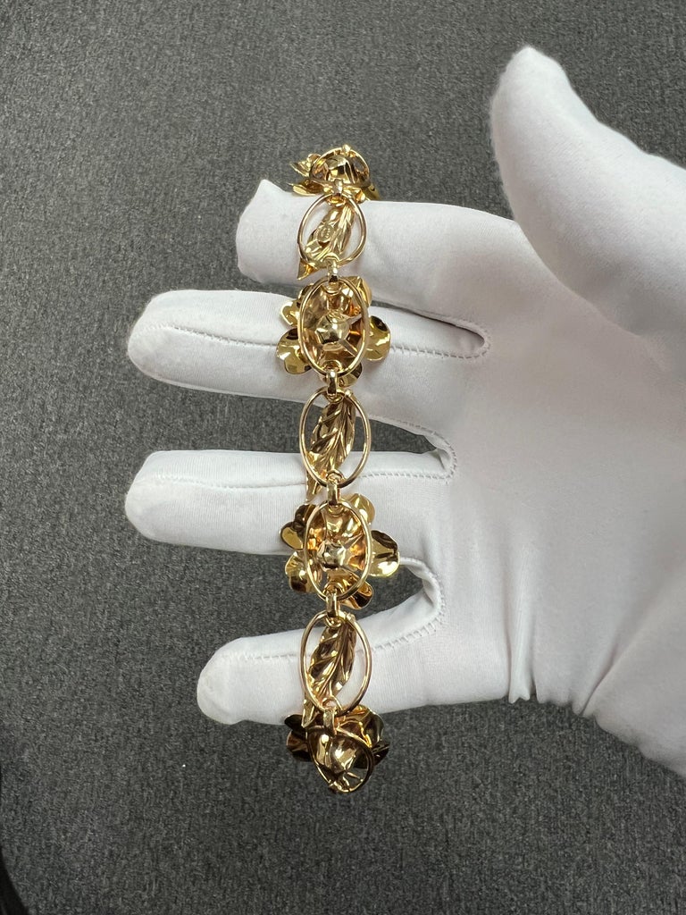 1950s Vintage Flower And Leaf Yellow Gold Bracelet For Sale