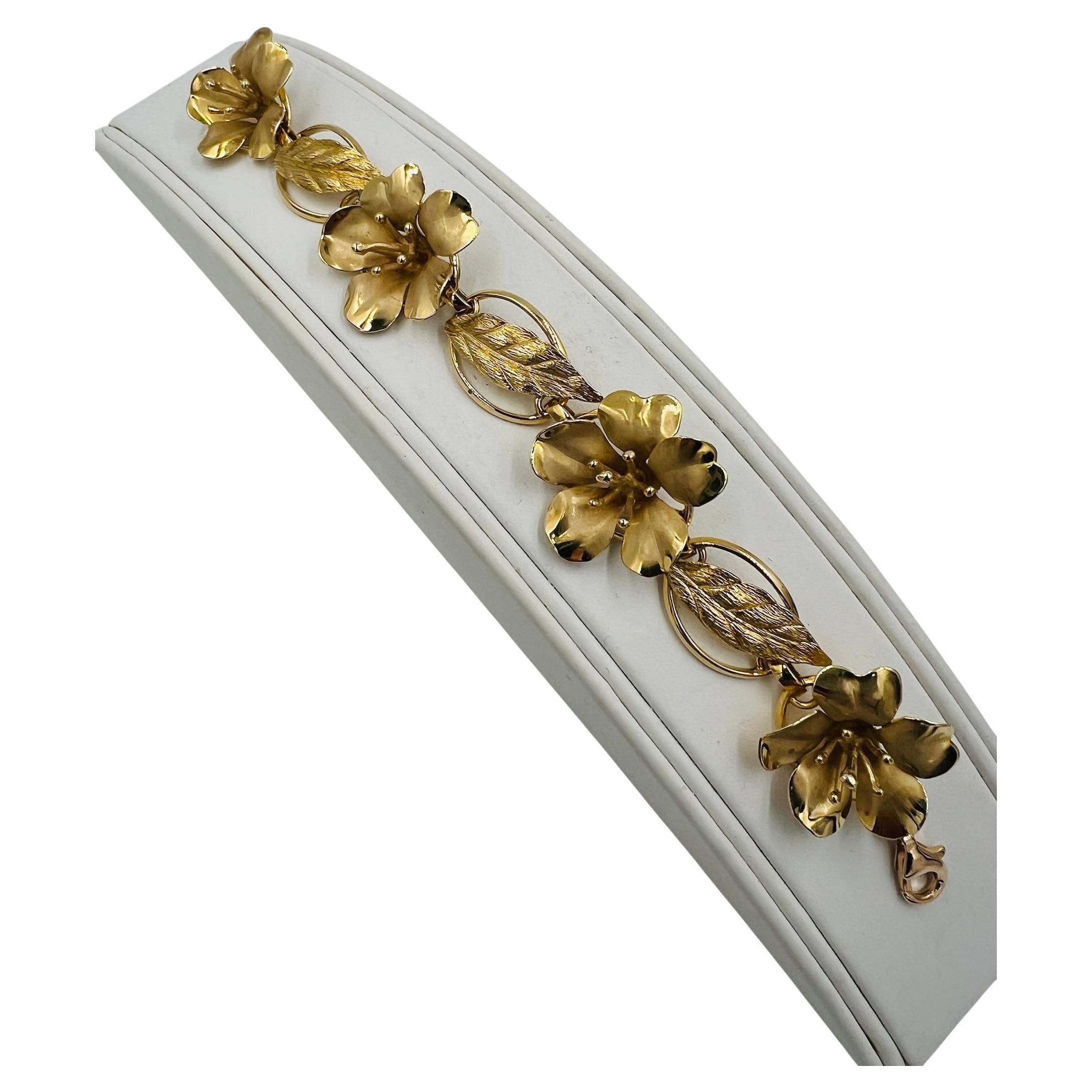 1950s Vintage Flower And Leaf Yellow Gold Bracelet