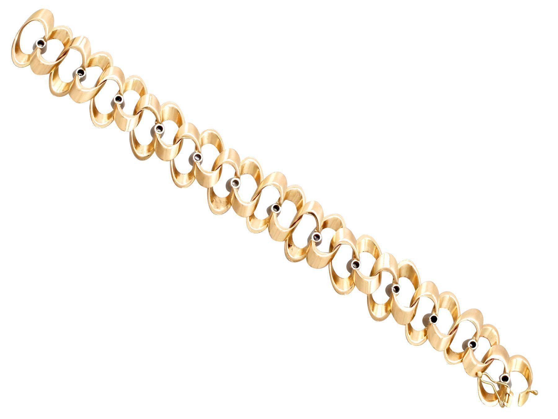 Round Cut 1950s Vintage French 1.20 Carat Diamond and Yellow Gold Bracelet For Sale