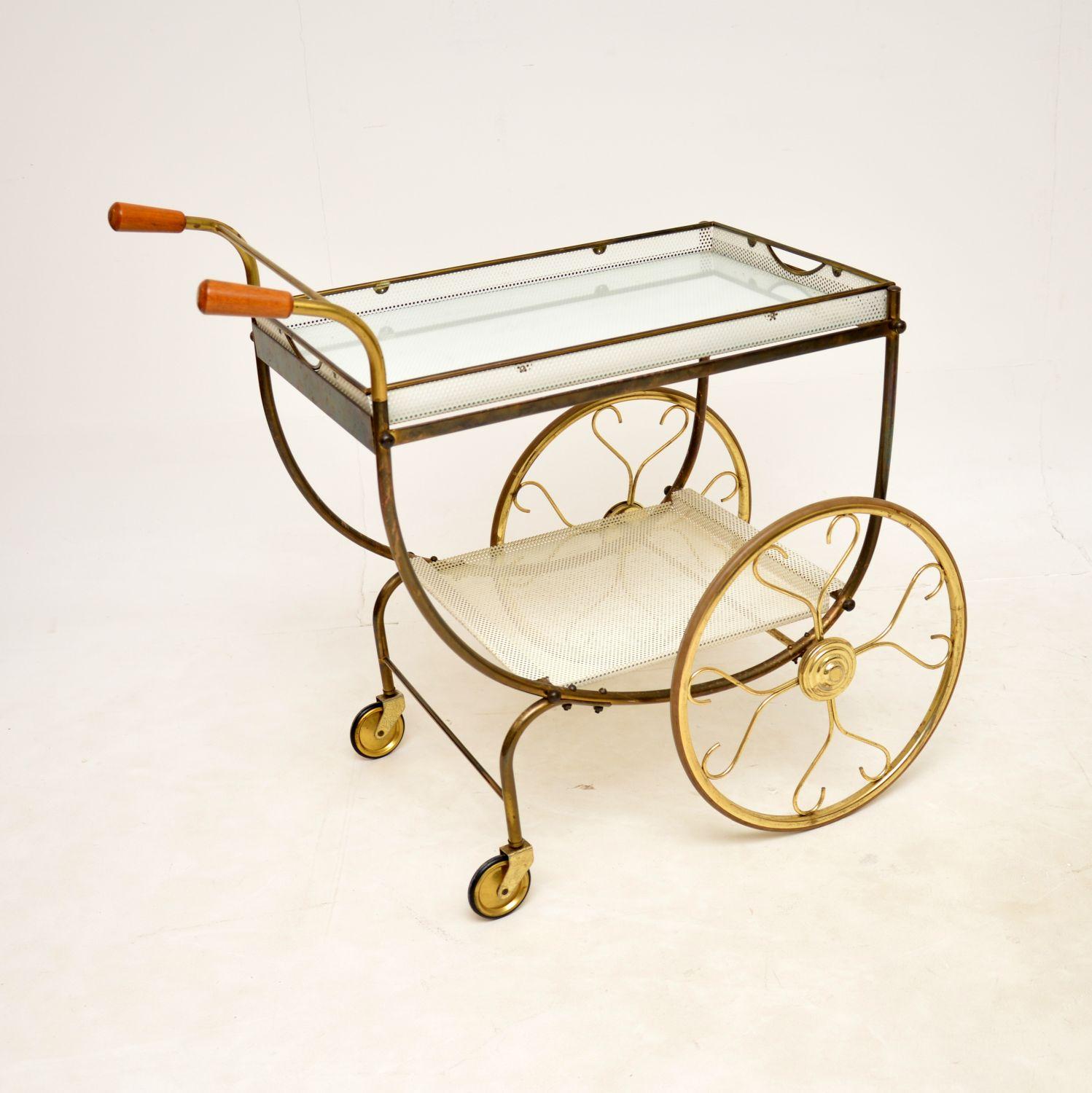 Mid-Century Modern Chariot de boissons suédois vintage en laiton de Josef Frank en vente