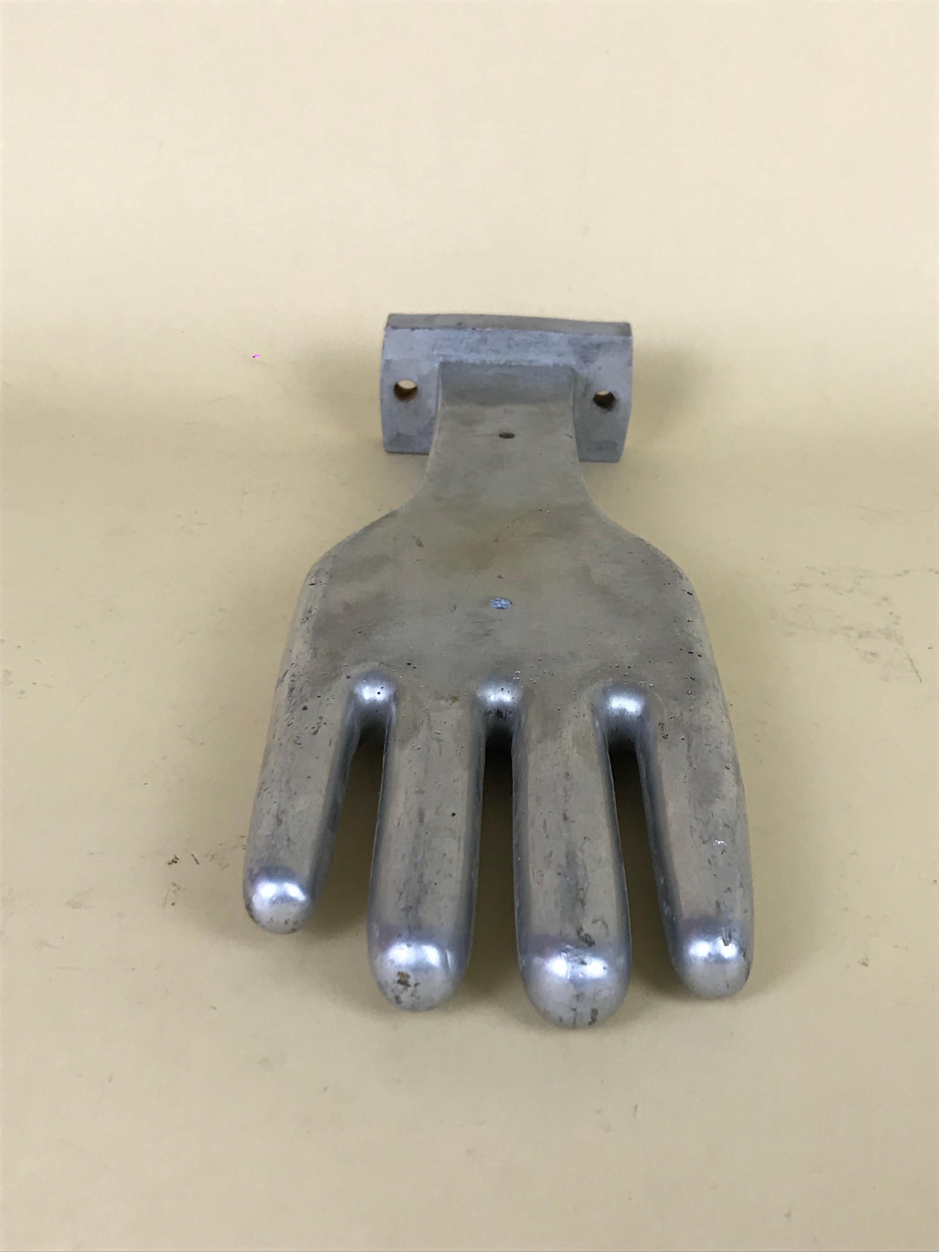 1950s Vintage French Freestanding Aluminum Industrial Leather Glove Mold In Good Condition For Sale In Milan, IT