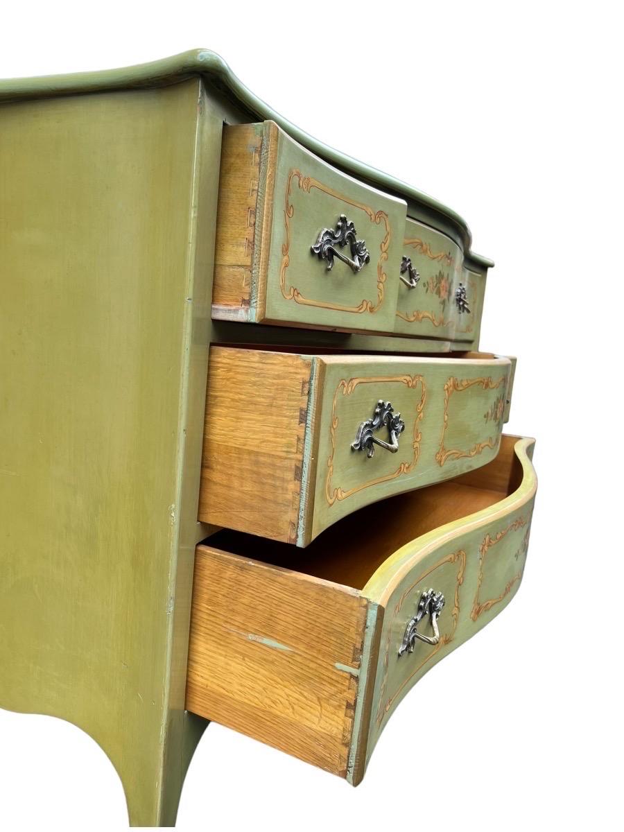 1950s, Vintage French Provincial Style Cherry Wood Dresser by John Widdicomb en vente 2