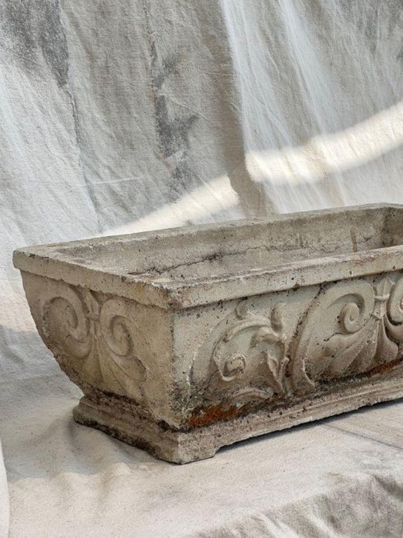 1950s Vintage French Rectangular Fleur-de-lis Cement Planter In Good Condition For Sale In West Hollywood, CA
