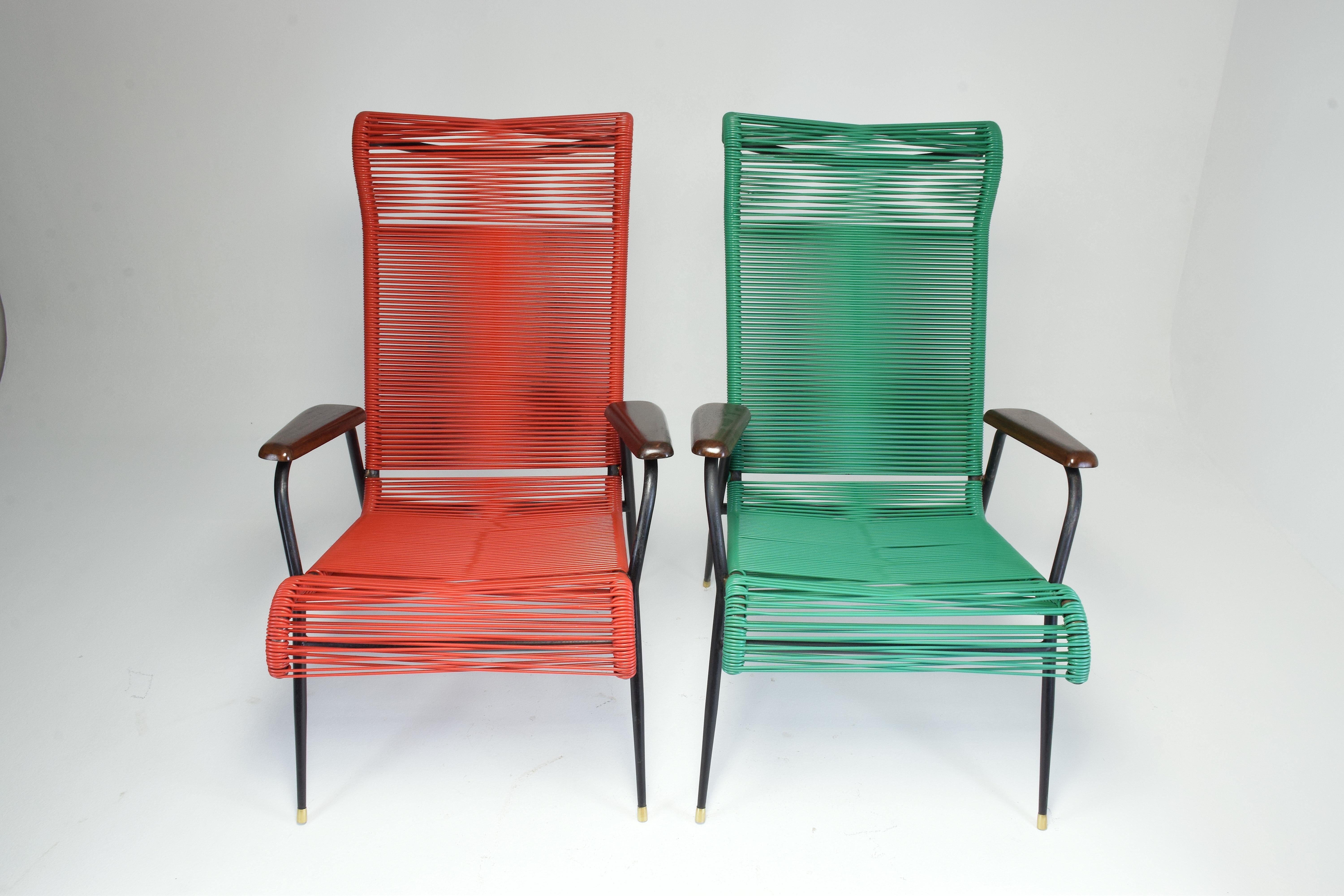Pair of French midcentury armchairs from the 1950s made with scoubidou threads. Available in red and green, these funky vintage chairs are composed of structure steel, wrought plastic (scoubidou) seating, palisander armrests and polished brass