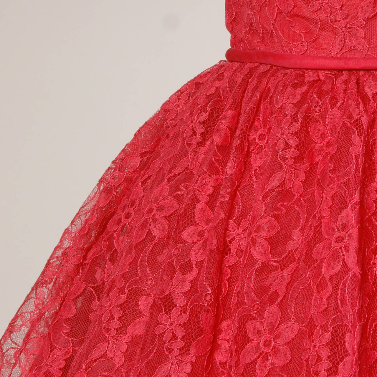 1950s Vintage Fuchsia Barbie Pink Scalloped Lace Cocktail Dress For Sale 1
