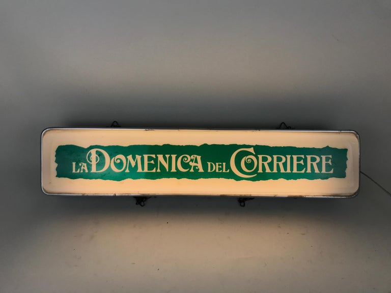 Mid-Century Modern 1950s Vintage Green and White Domenica del Corriere Newspaper Illuminated Sign For Sale
