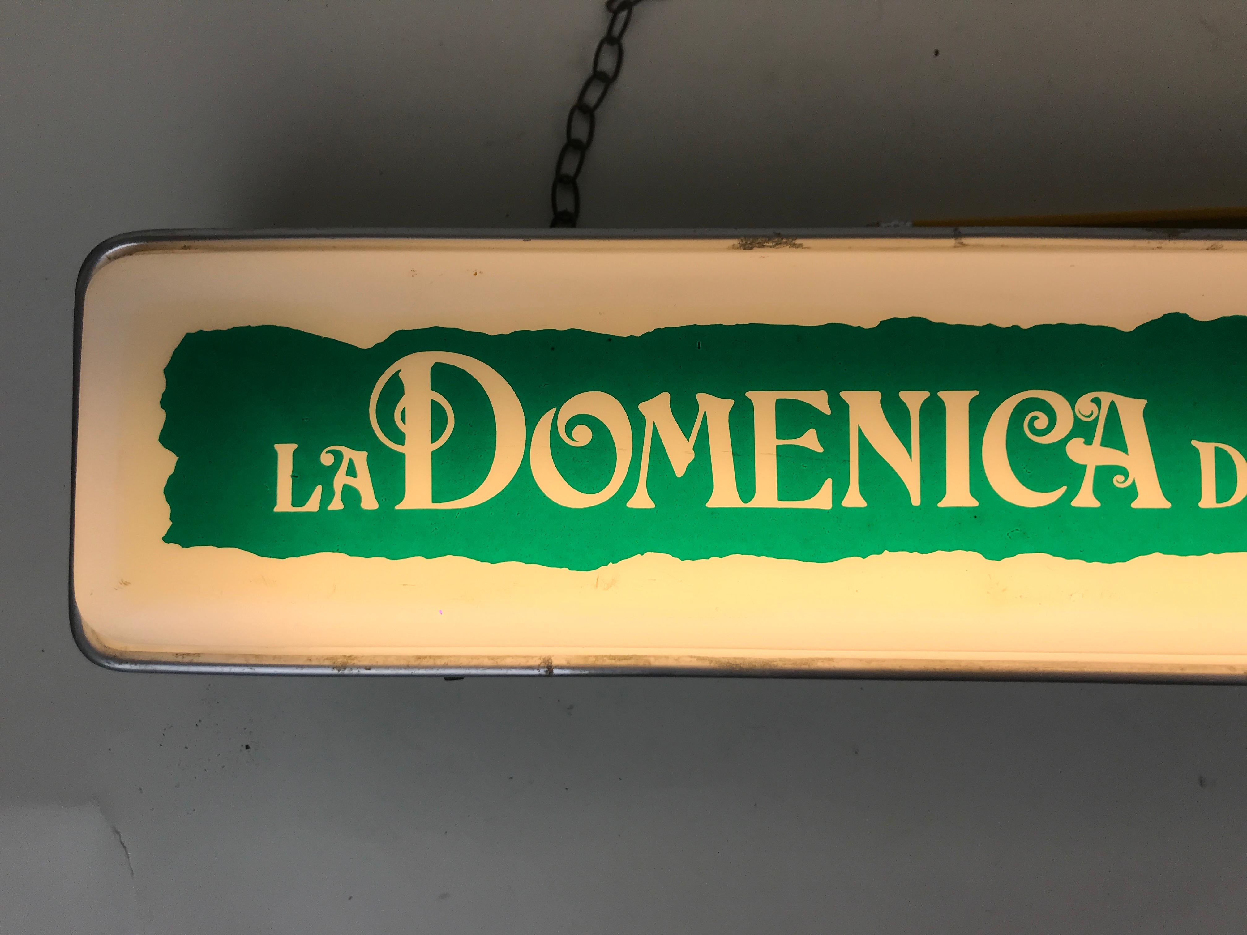 Mid-Century Modern 1950s Vintage Green and White Domenica del Corriere Newspaper Illuminated Sign For Sale