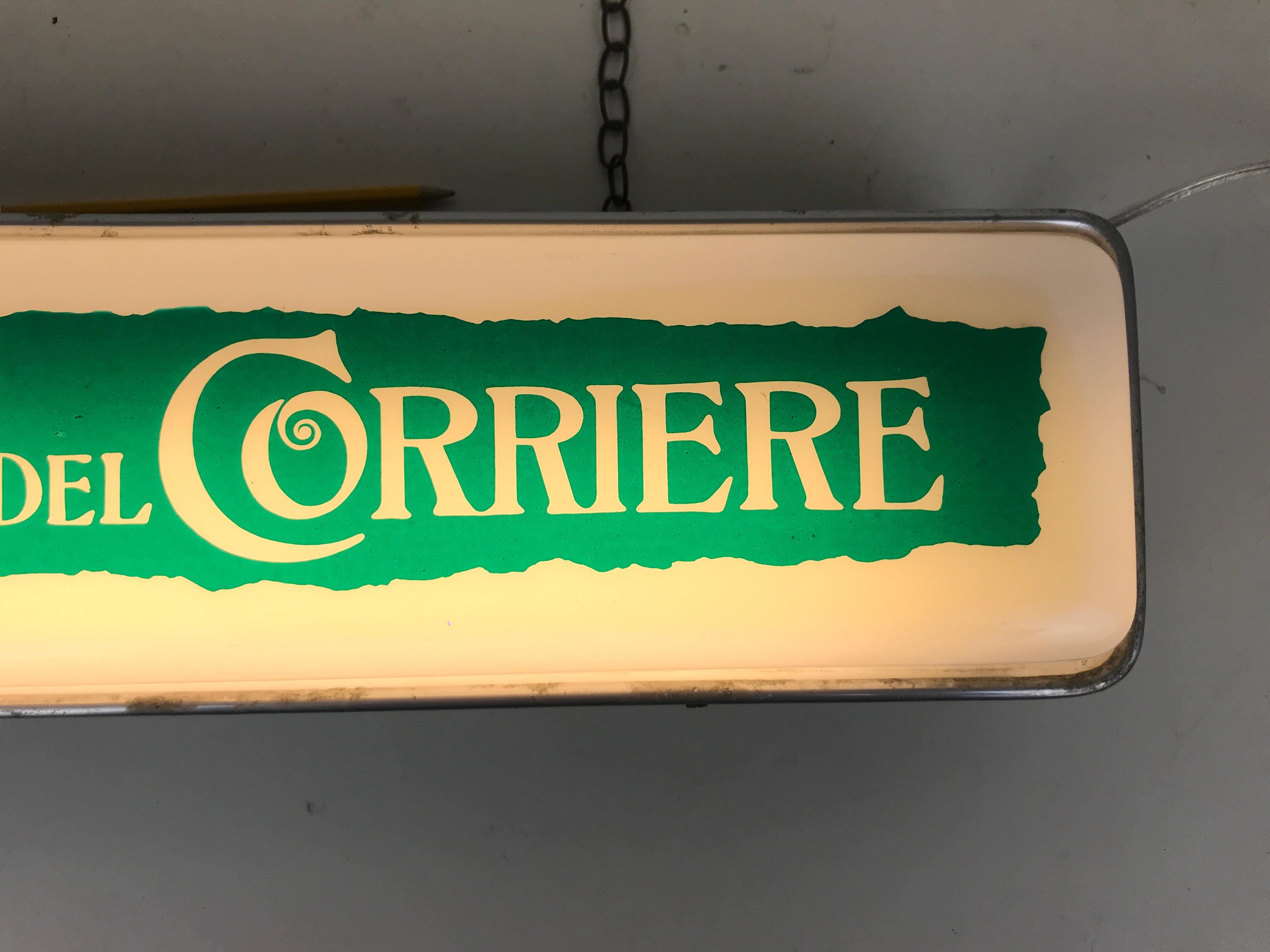 Italian 1950s Vintage Green and White Domenica del Corriere Newspaper Illuminated Sign For Sale