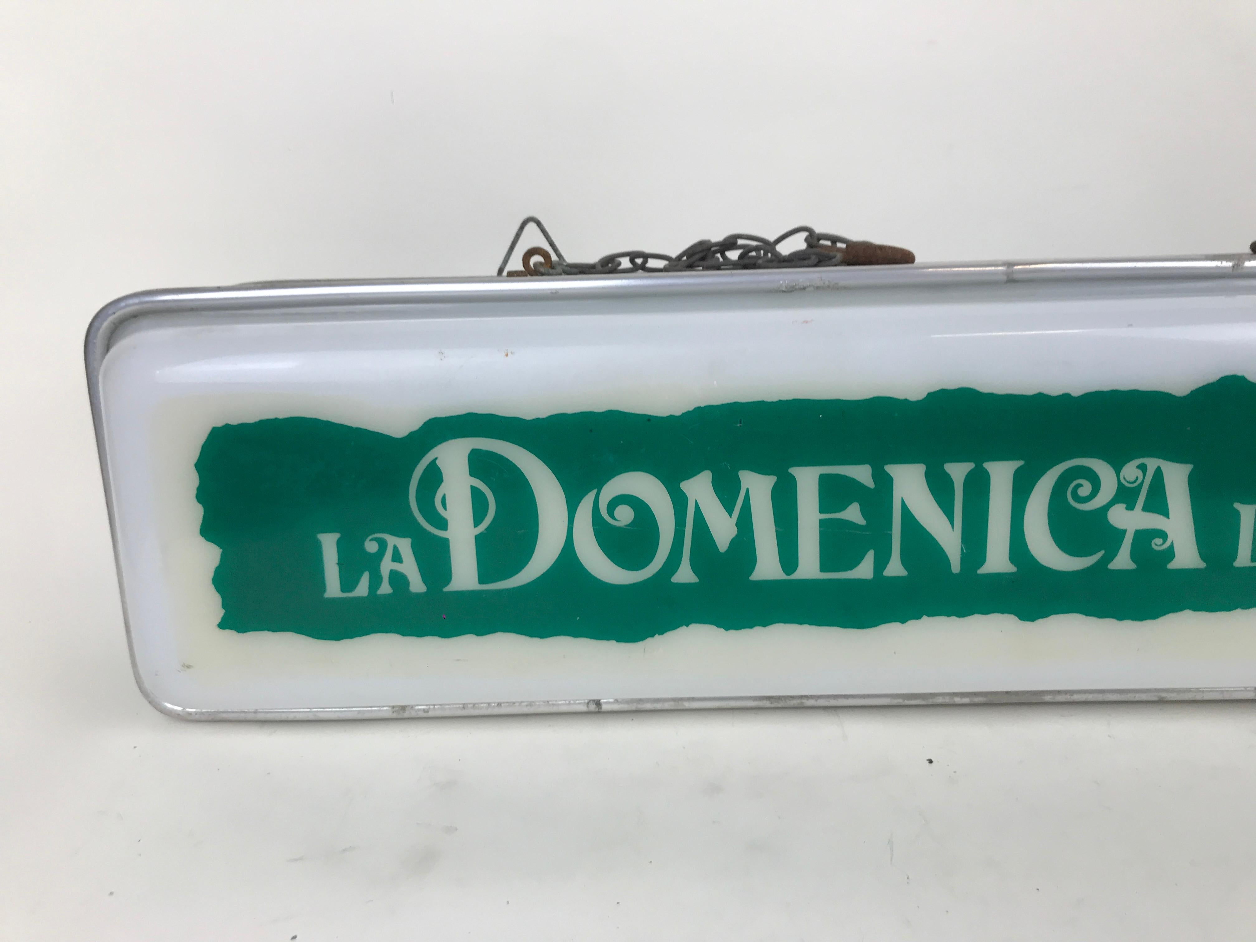 1950s Vintage Green and White Domenica del Corriere Newspaper Illuminated Sign For Sale 1