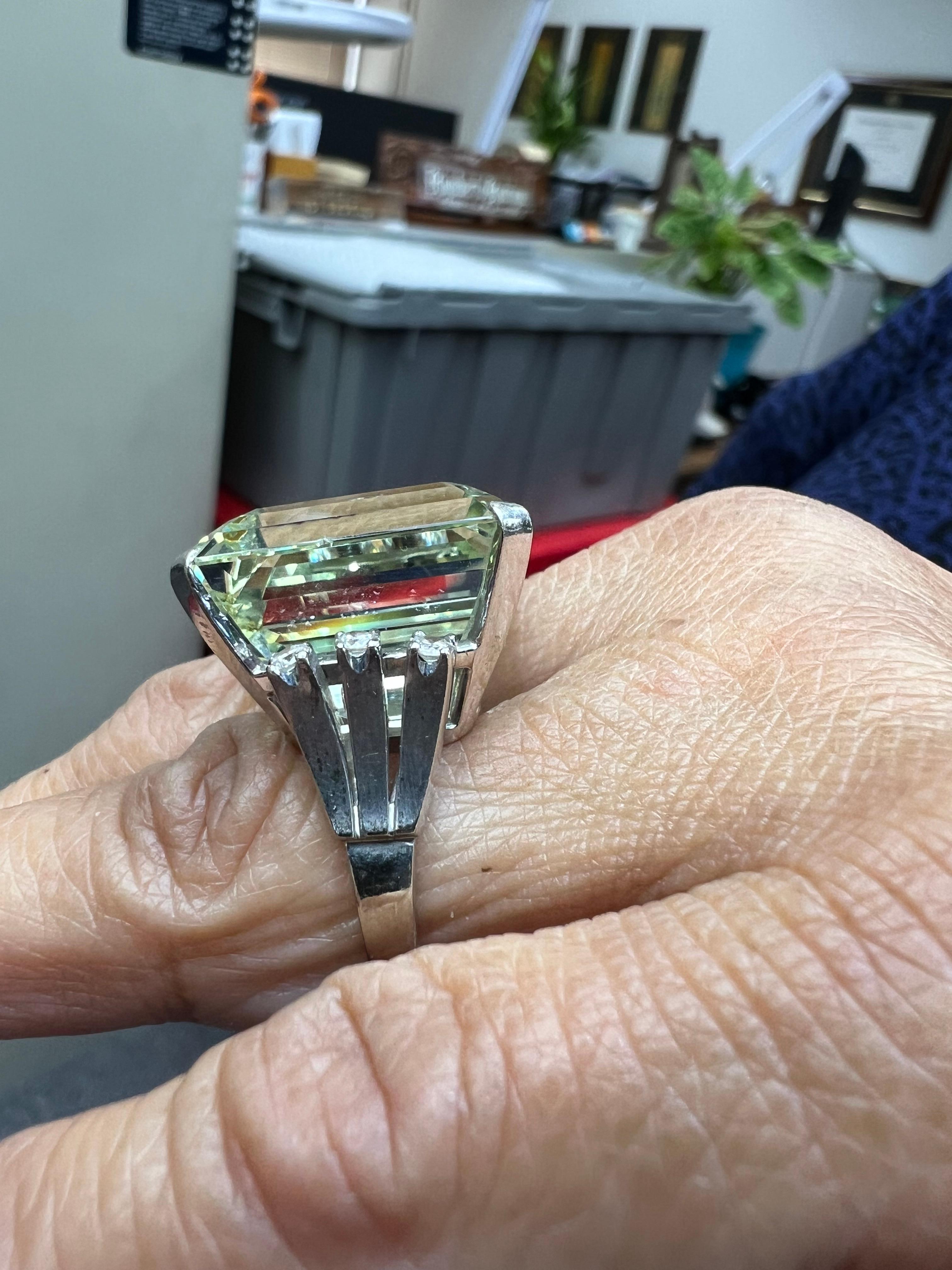 Moderne 1950s Vintage Béryl Vert Diamant Or Blanc Bague de Cocktail