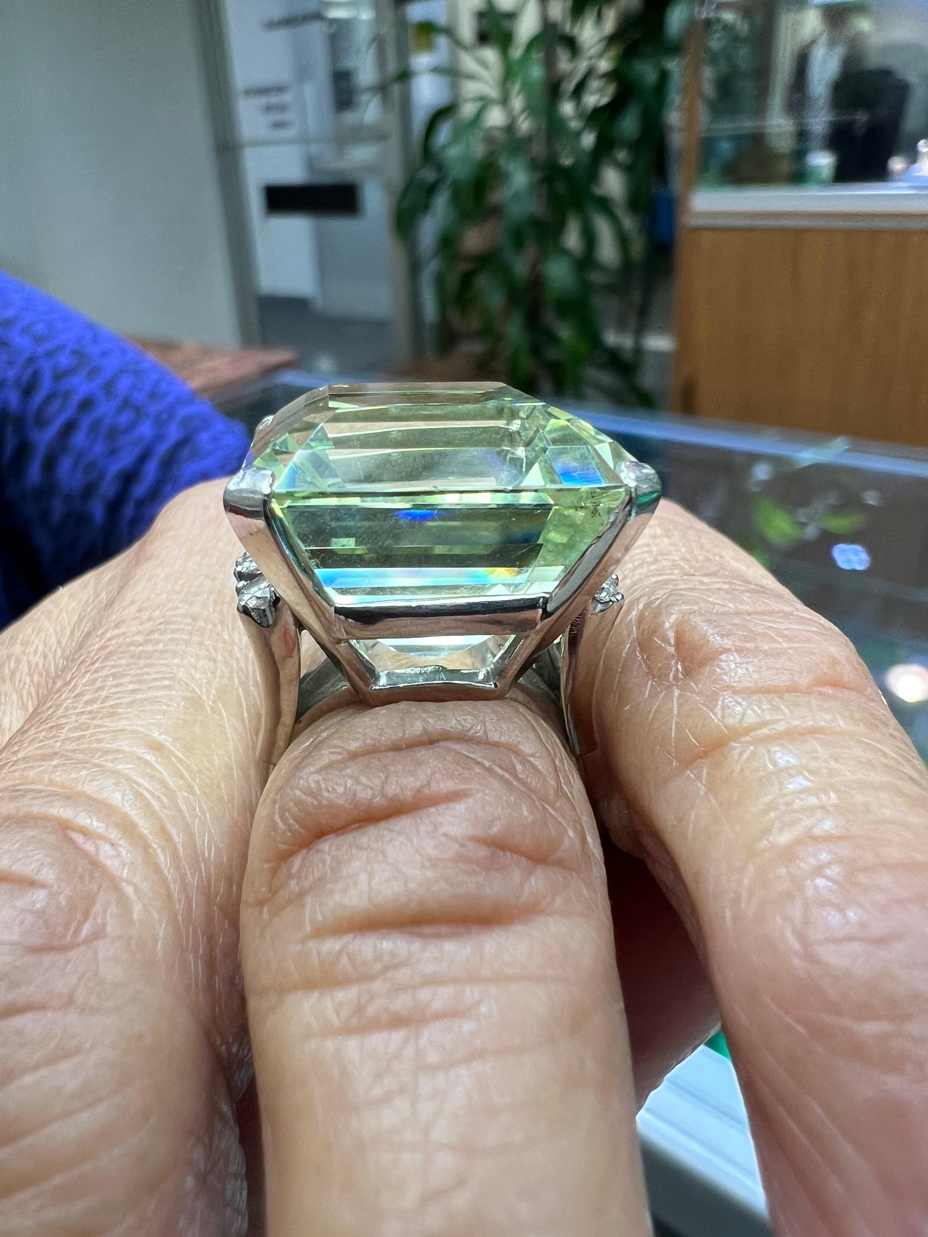 1950s Vintage Béryl Vert Diamant Or Blanc Bague de Cocktail Bon état à Los Angeles, CA