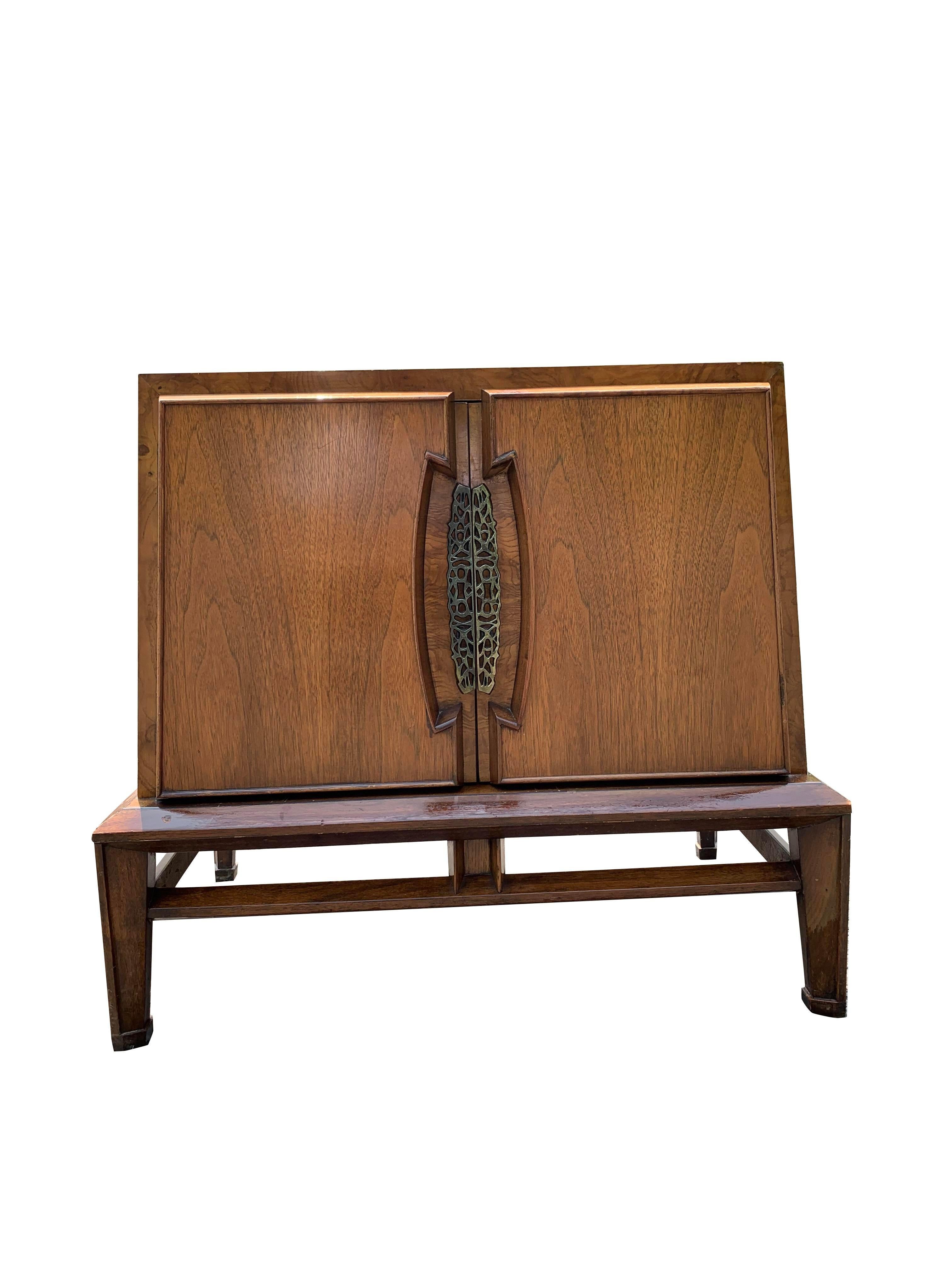 1950er Jahre Vintage Helen Hobey Baker Mid Century Modern Einzigartiger Nachttisch (Holz)