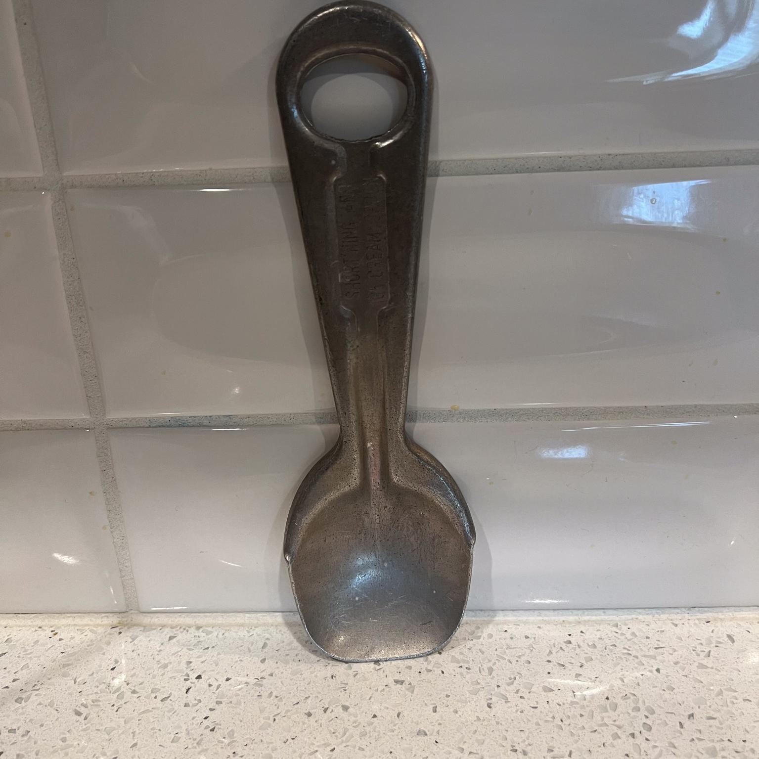 
Midcentury Modern Ice Cream Scoop Shortening Scoop
8 long x 2.63 w x .75 d
Preowned vintage unrestored condition, please see images provided.
