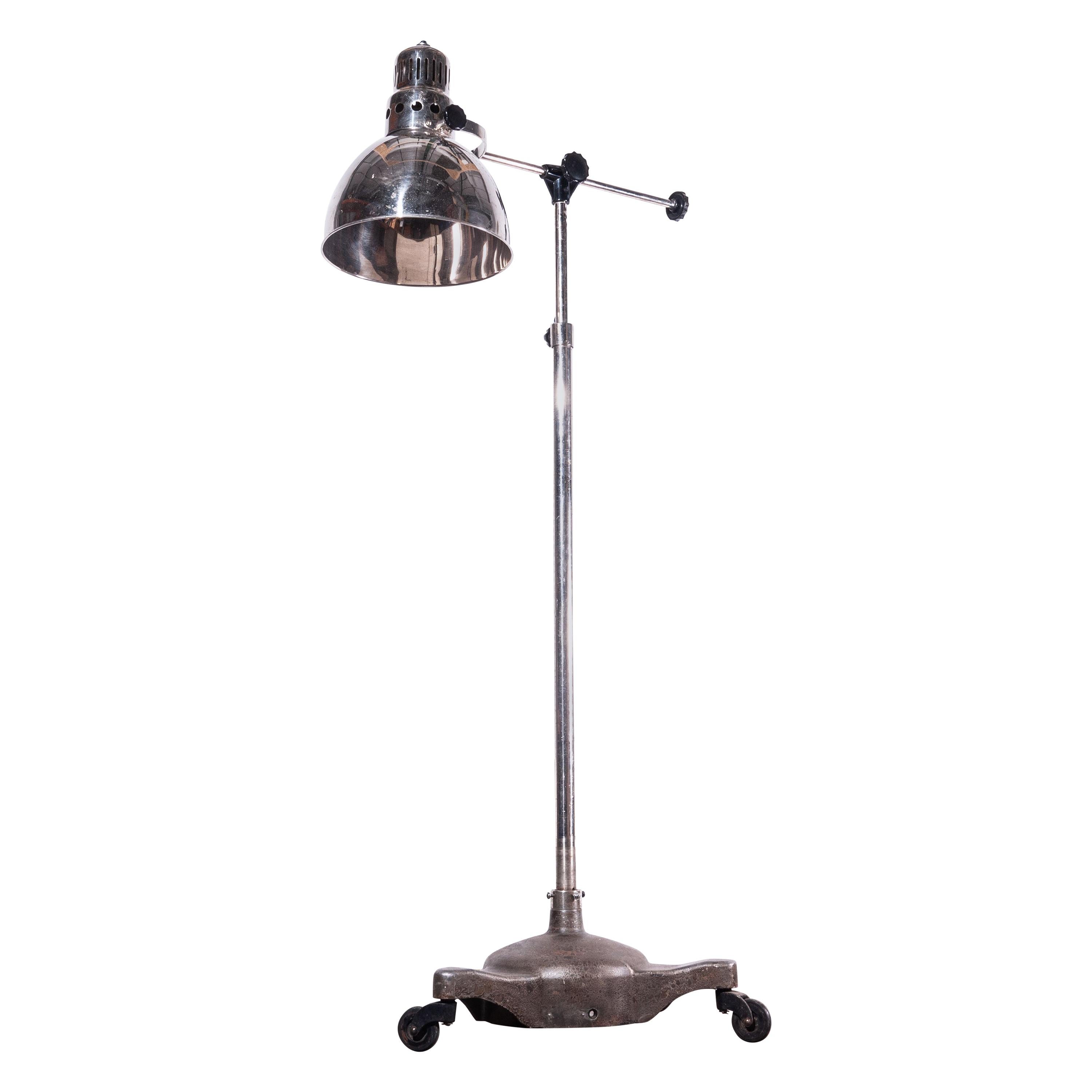 1950s Vintage Industrial Adjustable Chrome Floor Standing Lamp/Light en vente