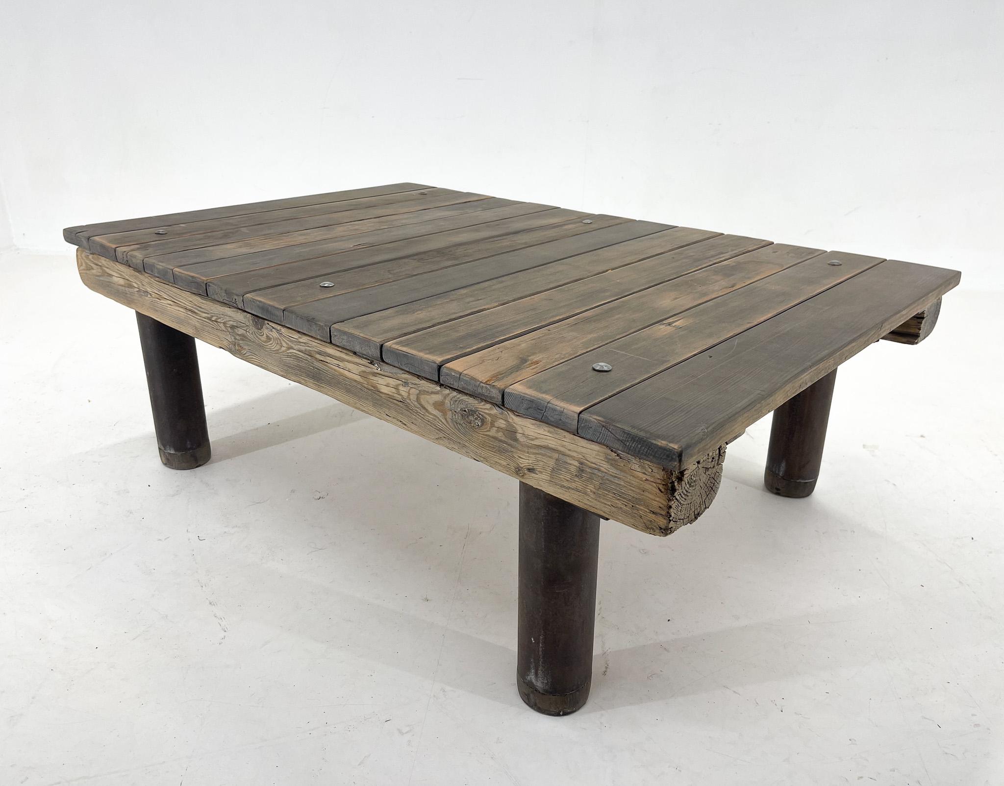 1950s Vintage Industrial Wood & Iron Coffee Table For Sale 2