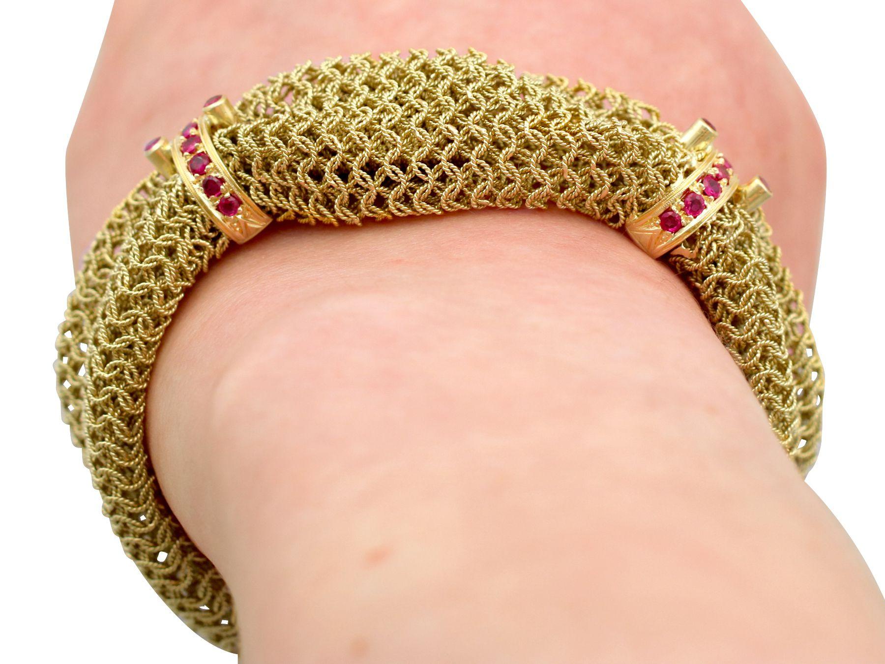 1950s Vintage Italian 1.39 Carat Ruby and Yellow Gold Bracelet 3