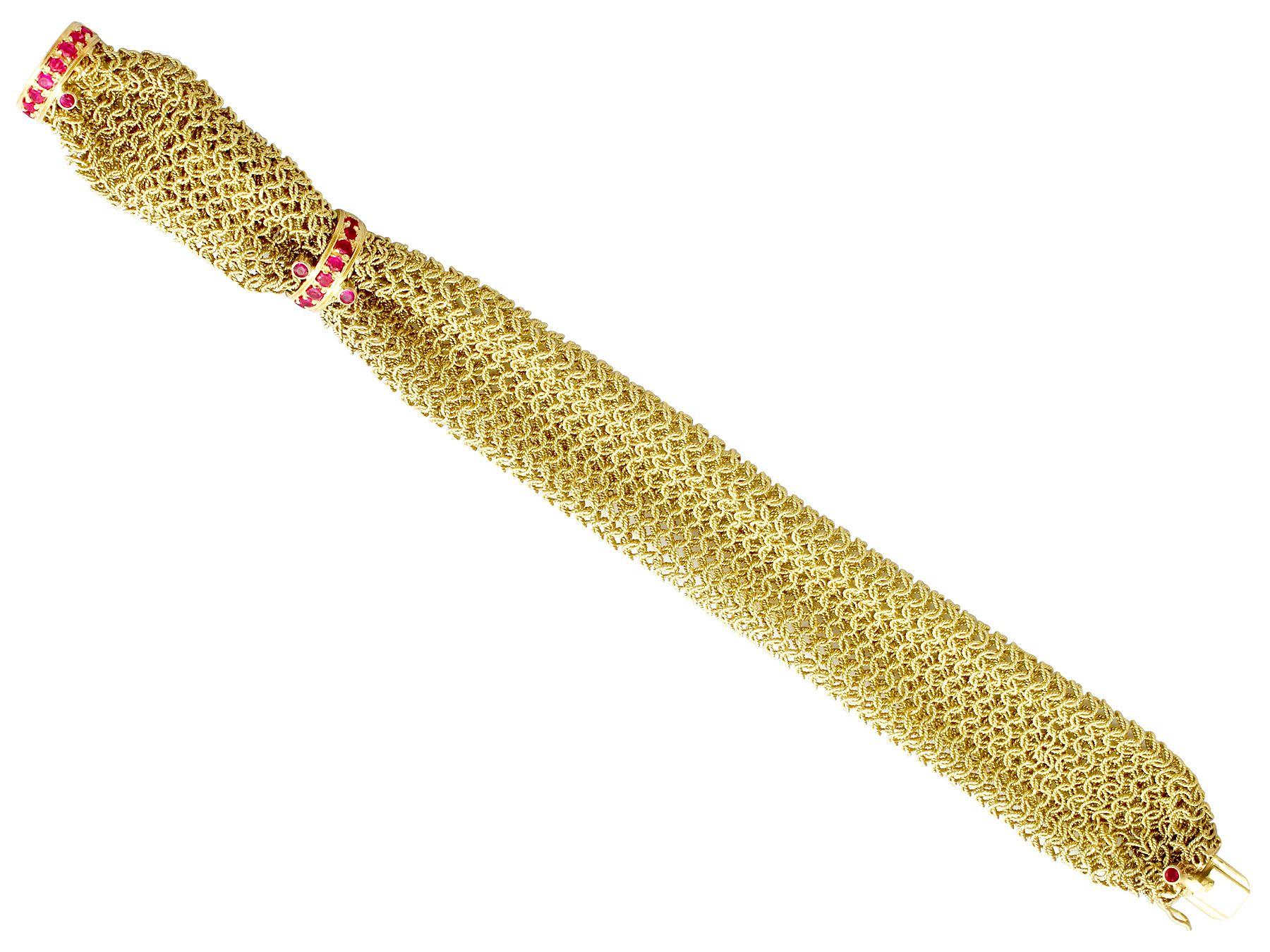 Retro 1950s Vintage Italian 1.39 Carat Ruby and Yellow Gold Bracelet