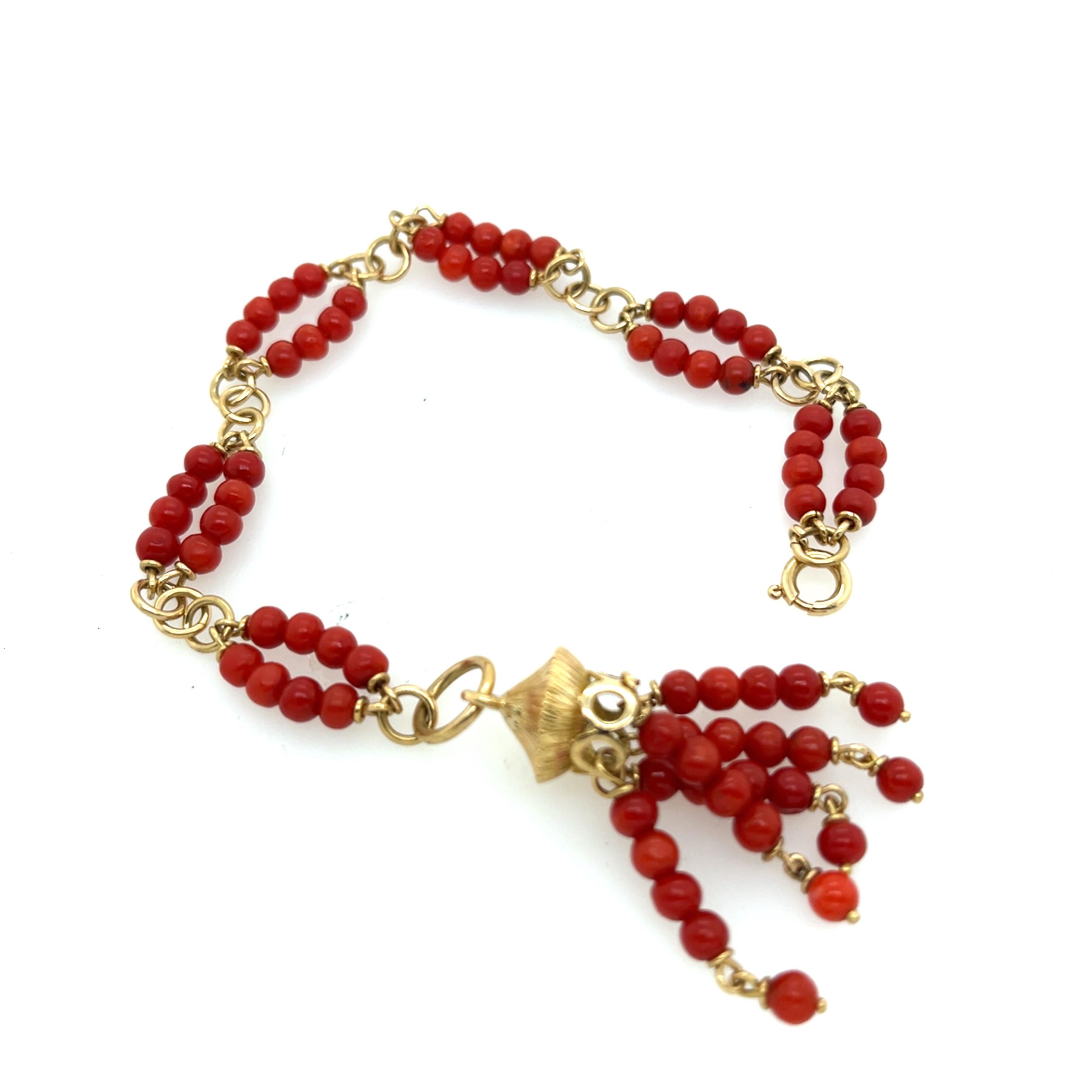 Round Cut 1950's Vintage Italian 18ct Yellow Gold Coral Bracelet