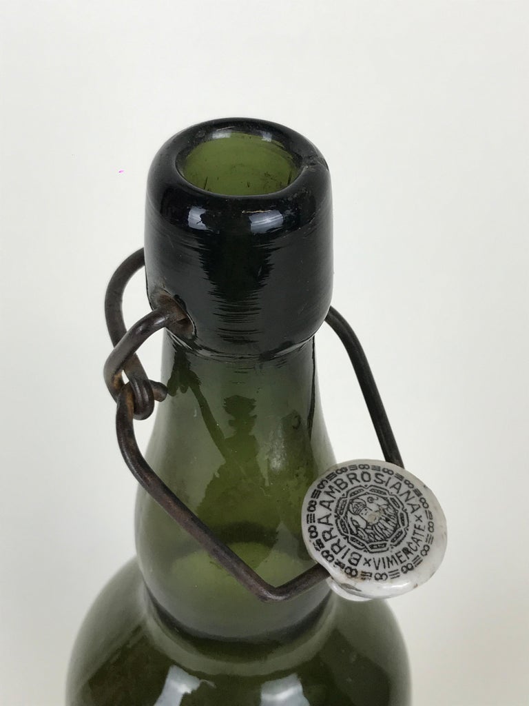 1950s Vintage Italian Birra Italia Beer Green Glass Bottle with Ceramic Stopper For Sale at