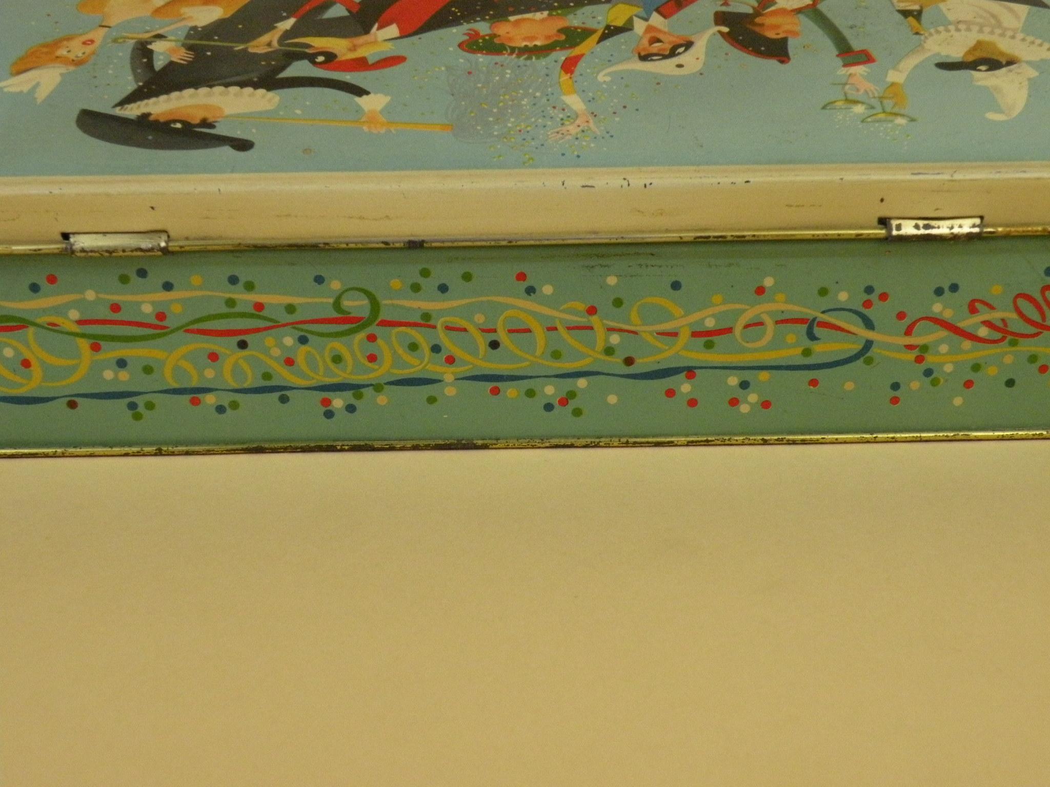 1950s Vintage Italian Carnival Edition Screen Printed Pavesi Biscuits Tin Box For Sale 5