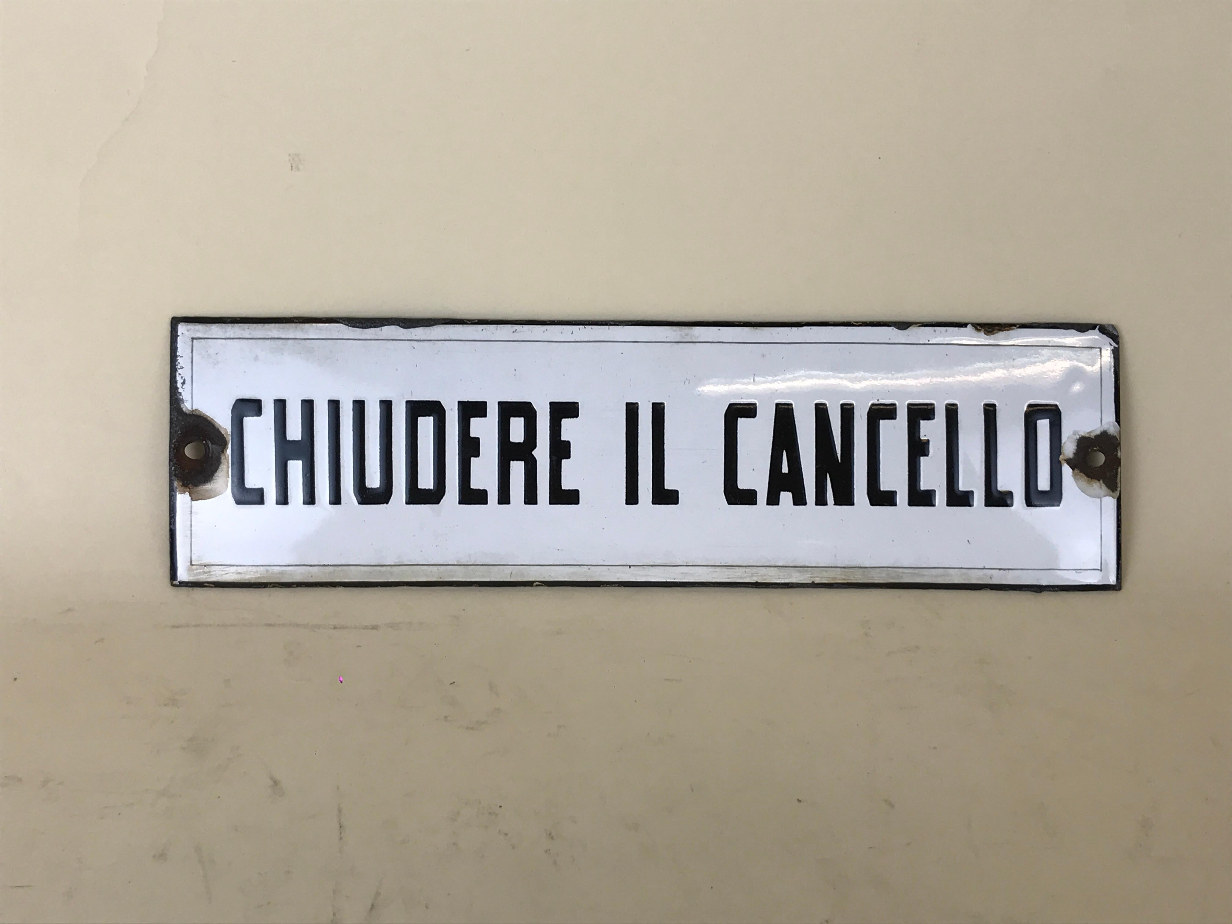 Industrial 1950s Vintage Italian Enamel Metal Sign Close the Gate, or Chiudere il Cancello For Sale