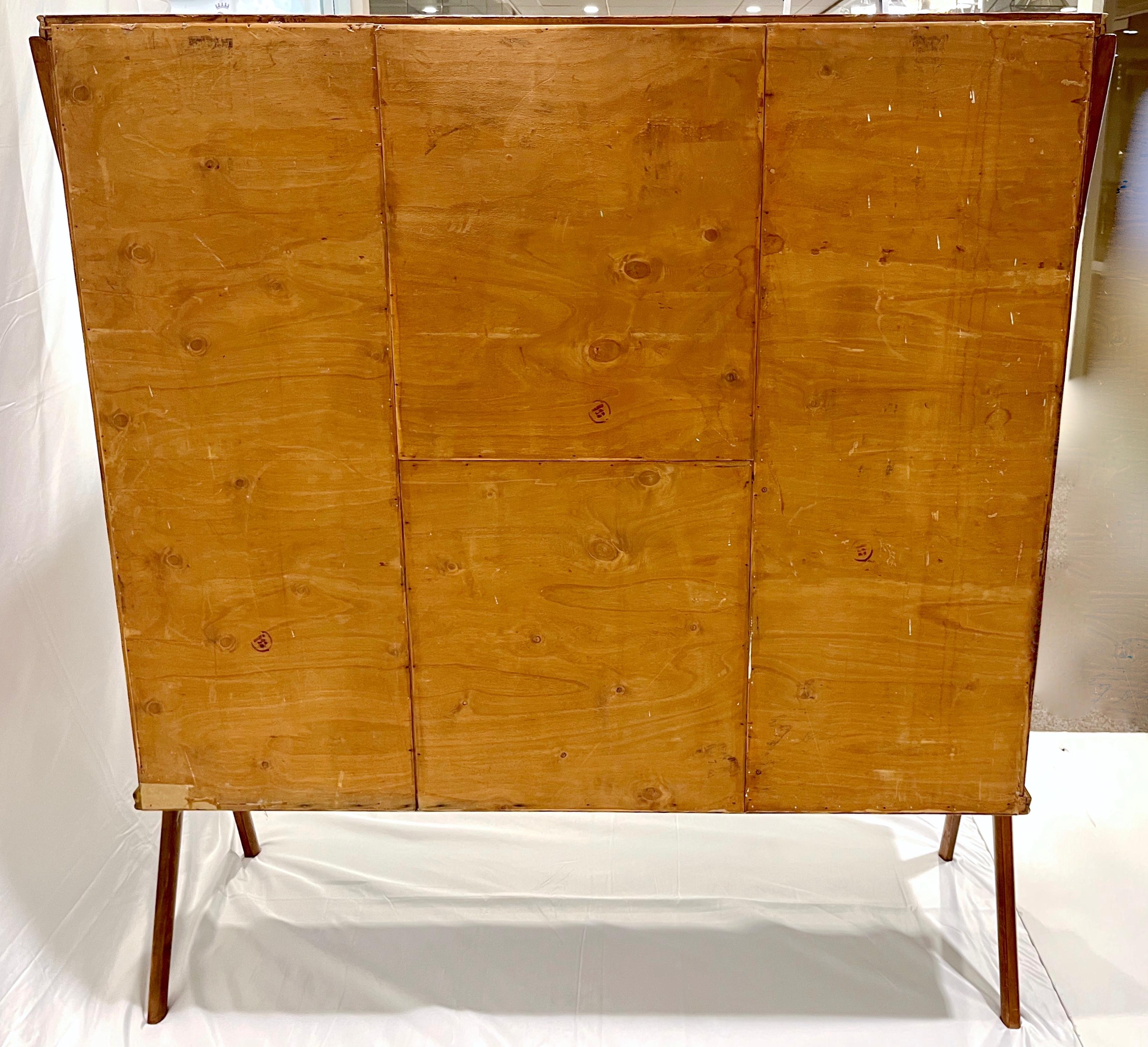 1950s Vintage Italian Maple Burl Wood Cabinet Bar with Cream Leather Panels For Sale 2