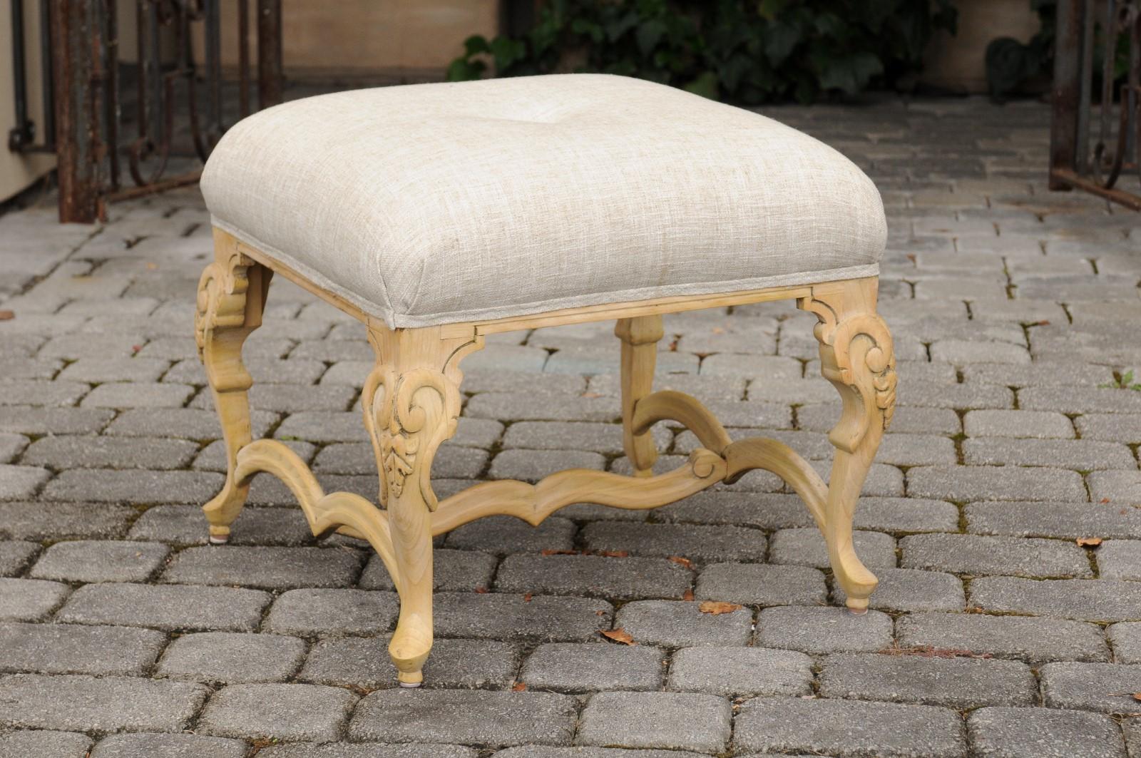 1950s Vintage Italian Rococo Style Ottoman with Cabriole Legs and New Upholstery In Good Condition In Atlanta, GA
