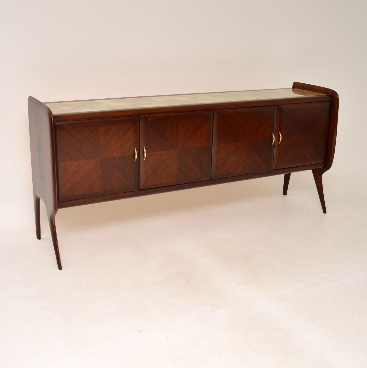 A very stylish and impressive vintage Italian sideboard in the manner of Gio Ponti. This was made in Italy and dates from the 1950-1960’s.

It has a gorgeous design, very sleek and is of excellent quality. The sides and legs are beautifully moulded