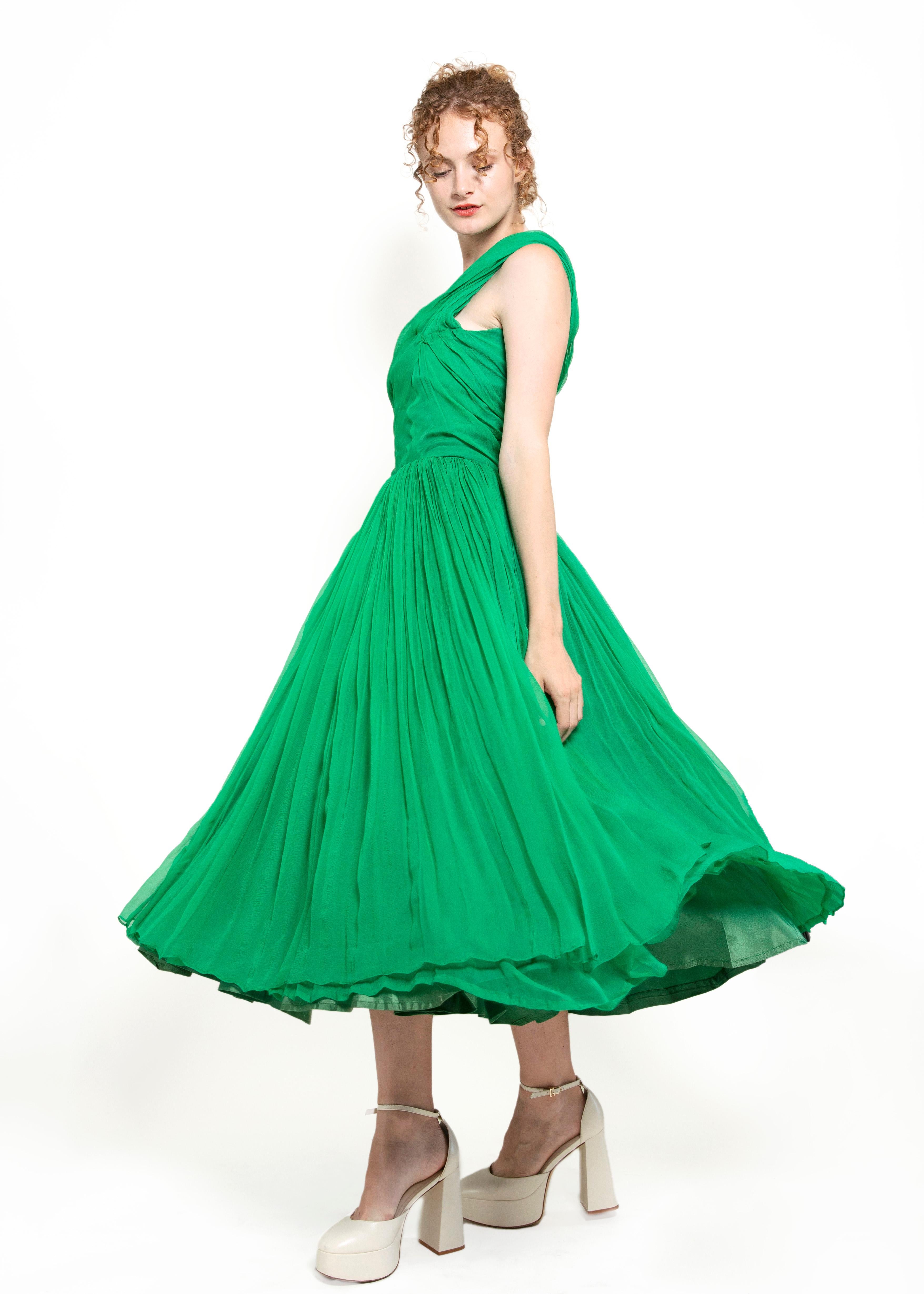 1950's Vintage Kelly Green Silk Chiffon Cocktail Dress For Sale 1