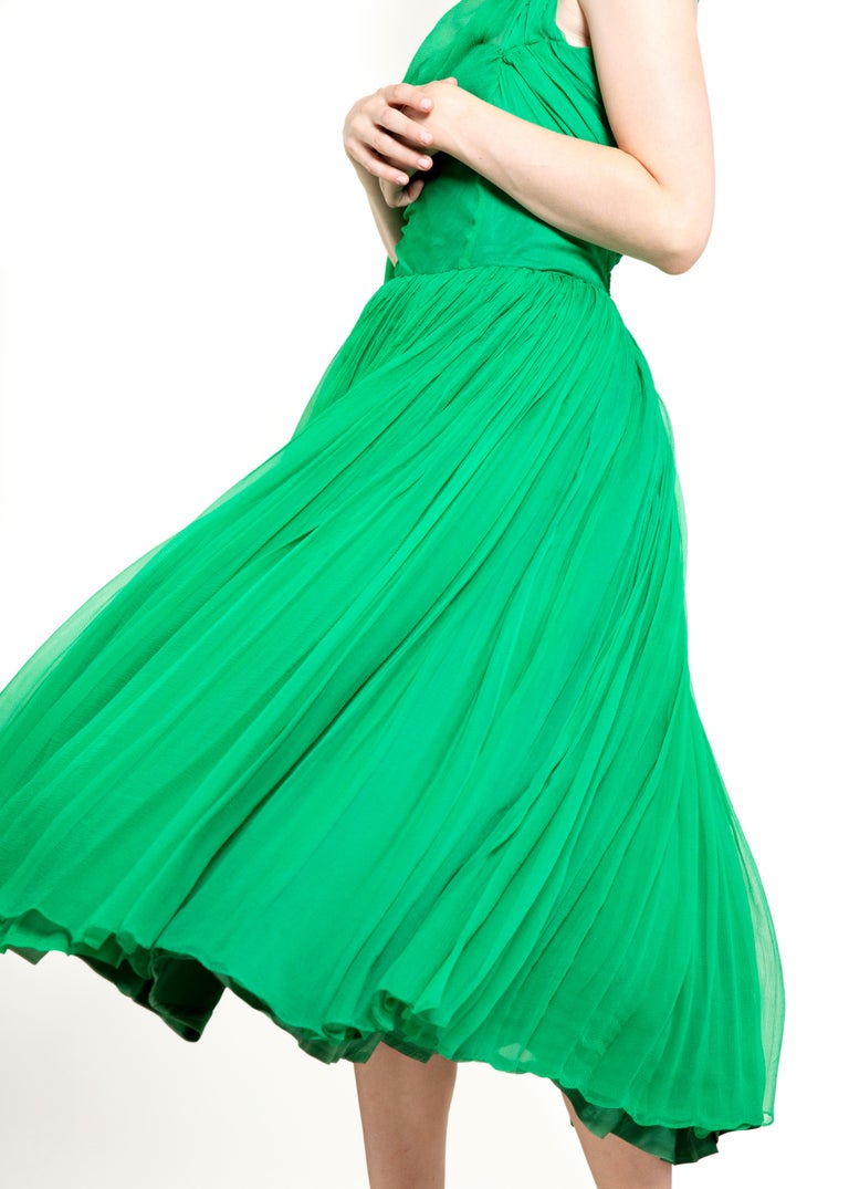 1950's Vintage Kelly Green Silk Chiffon Cocktail Dress For Sale at