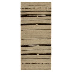 Tapis Kilim vintage des années 1950 en beige-marron, motif tribal noir de Rug & Kilim