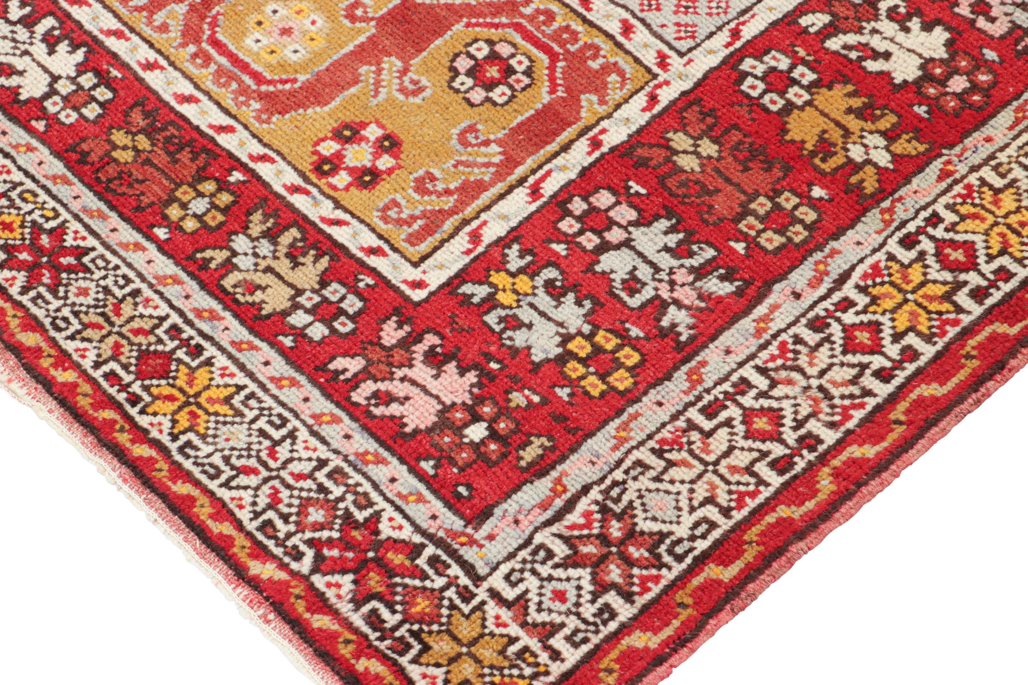Mid-20th Century Vintage Kirsehir Rug in Red and Gold with Geometric Medallion - Rug & Kilim For Sale