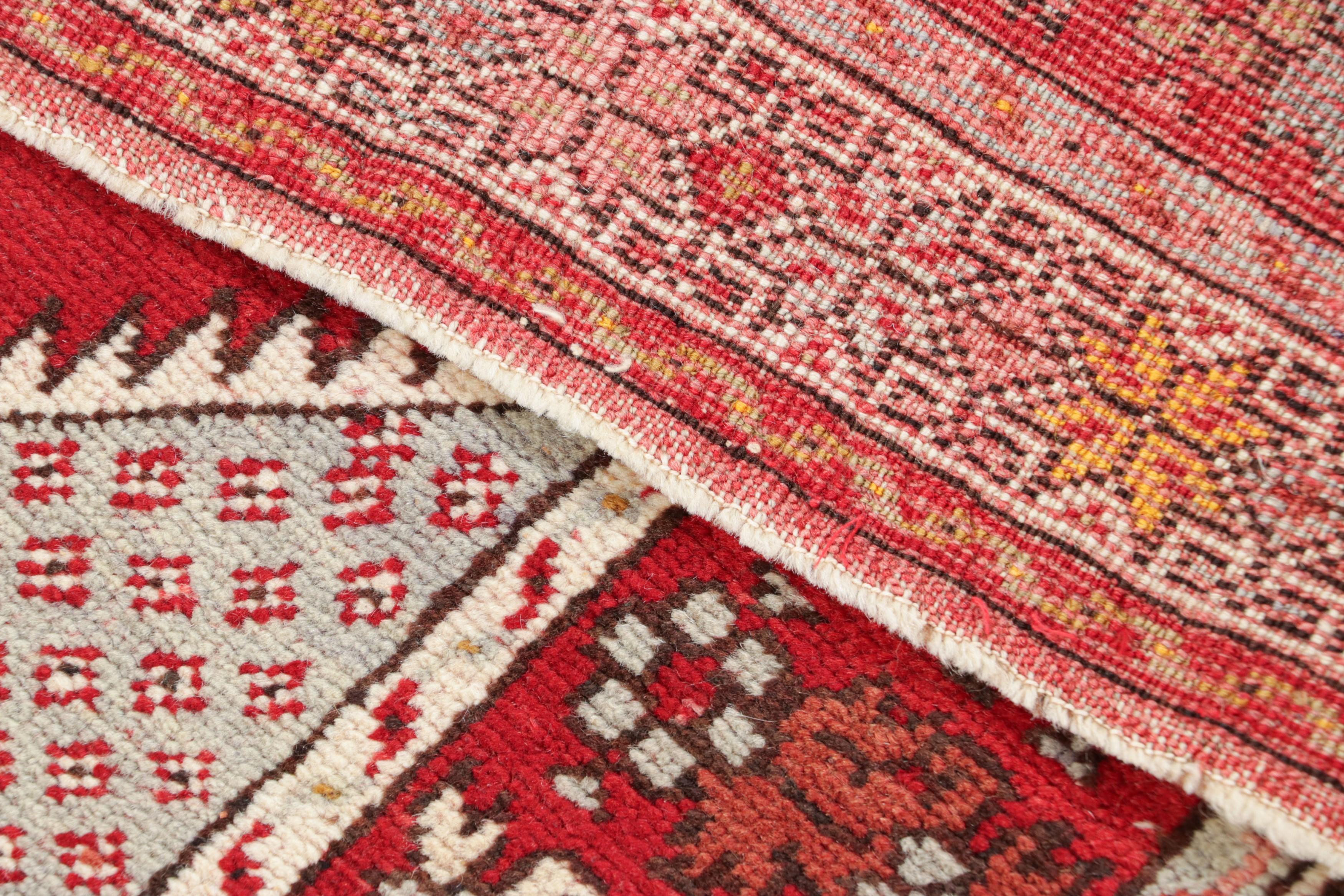 Wool Vintage Kirsehir Rug in Red and Gold with Geometric Medallion - Rug & Kilim For Sale