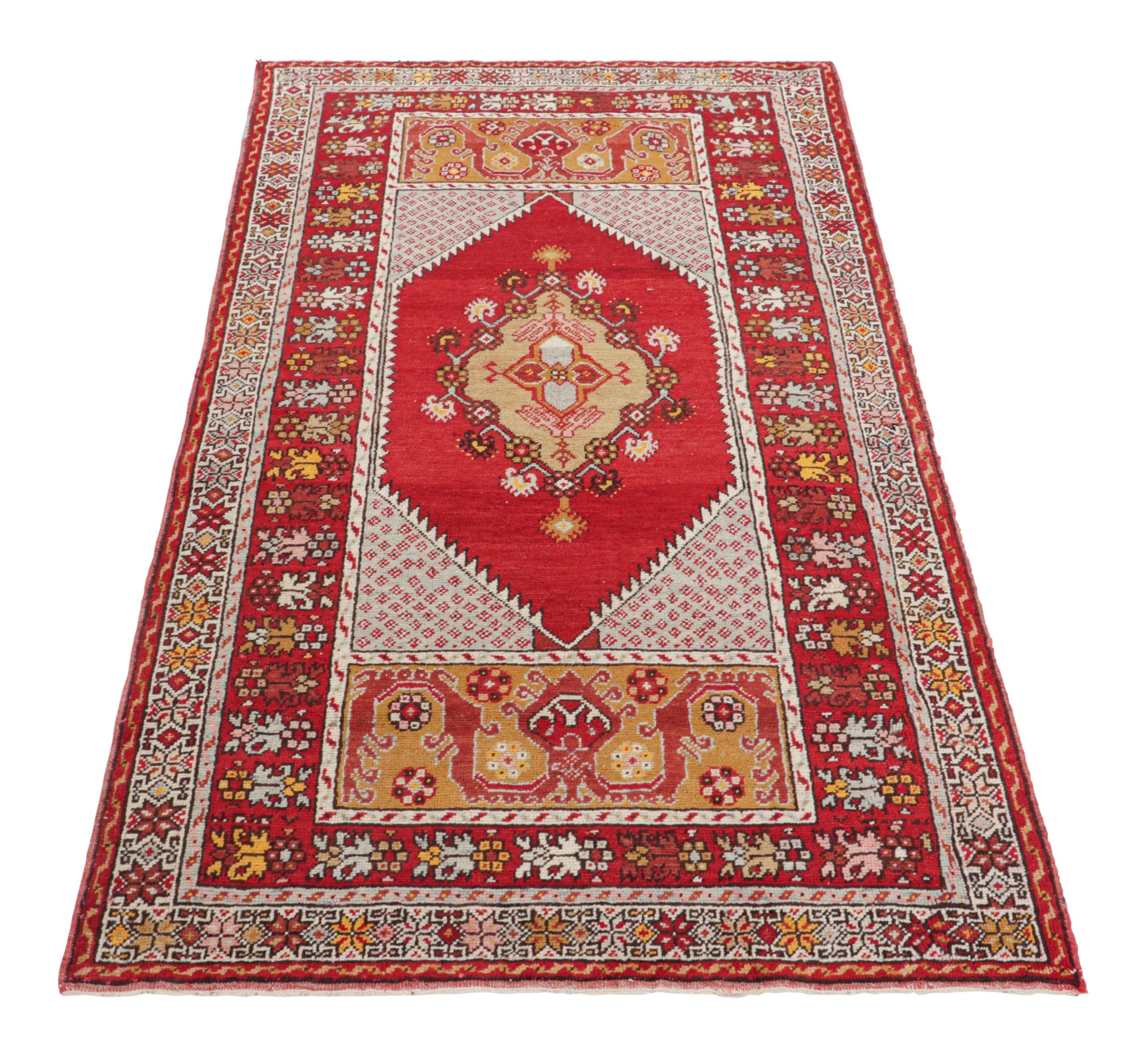 Vintage Kirsehir Rug in Red and Gold with Geometric Medallion - Rug & Kilim In Good Condition For Sale In Long Island City, NY