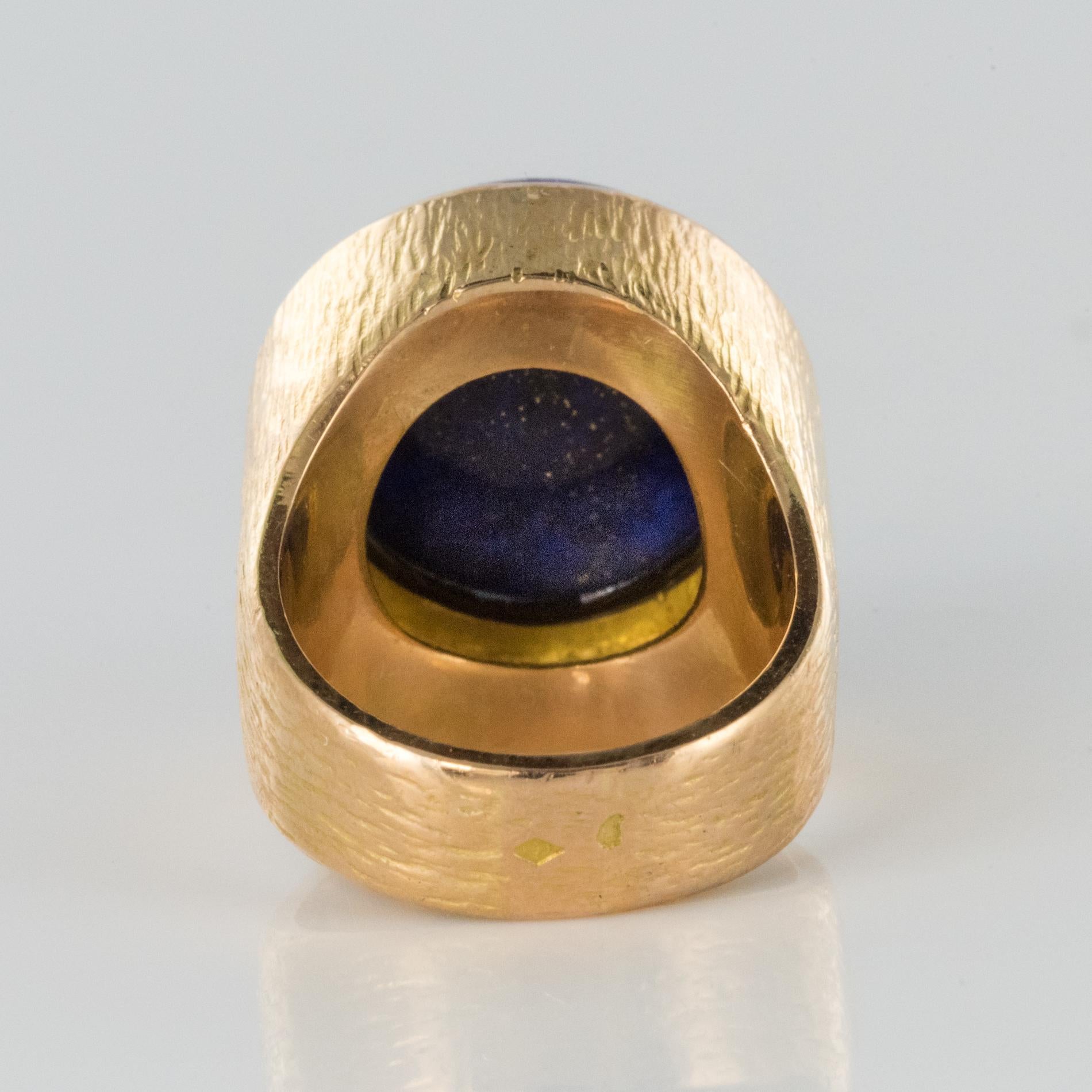 Women's 1950s Vintage Lapis Lazuli Chiseled 18 Karat Yellow Gold Signet Ring