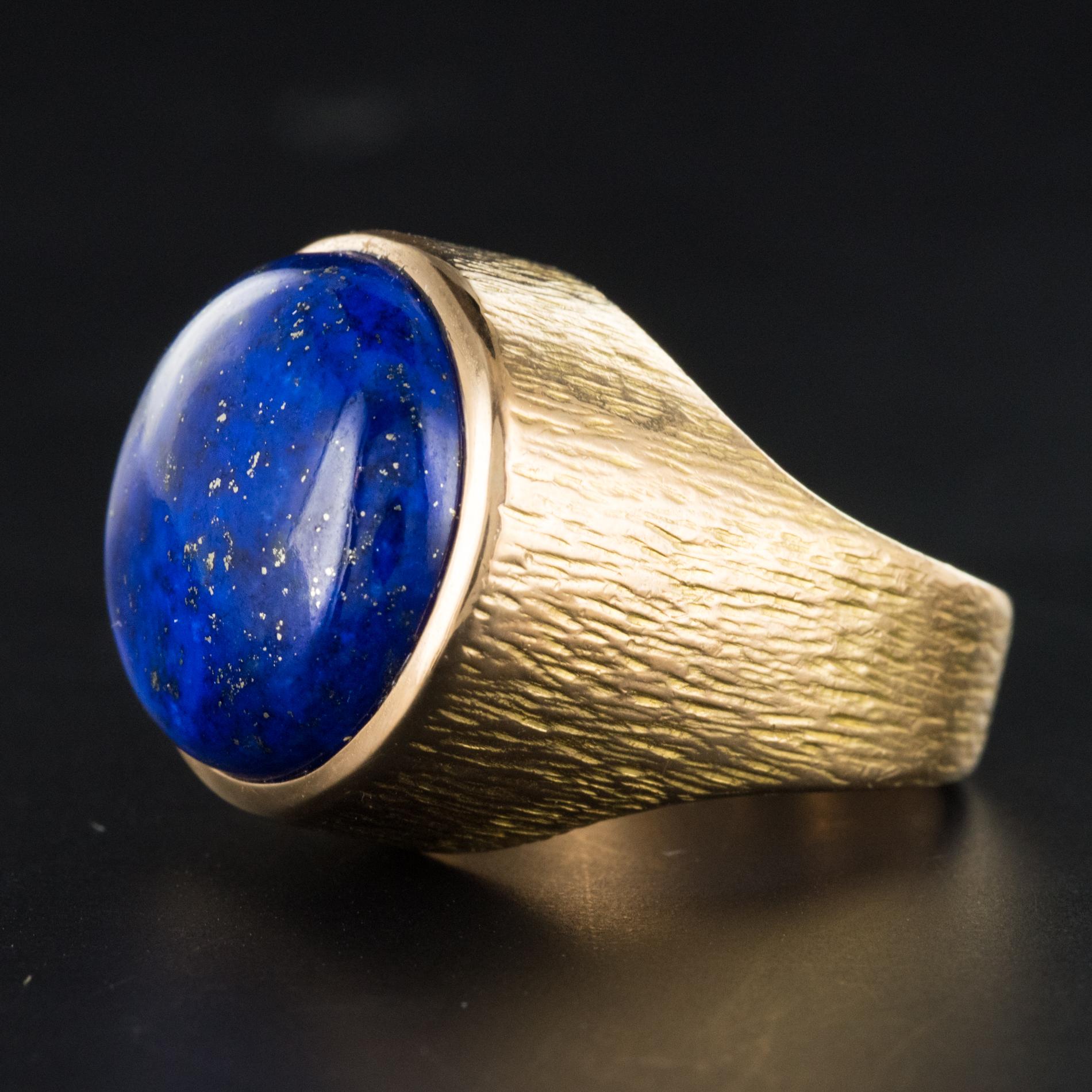1950s Vintage Lapis Lazuli Signet Ring ciselé en or jaune 18 carats en vente 4