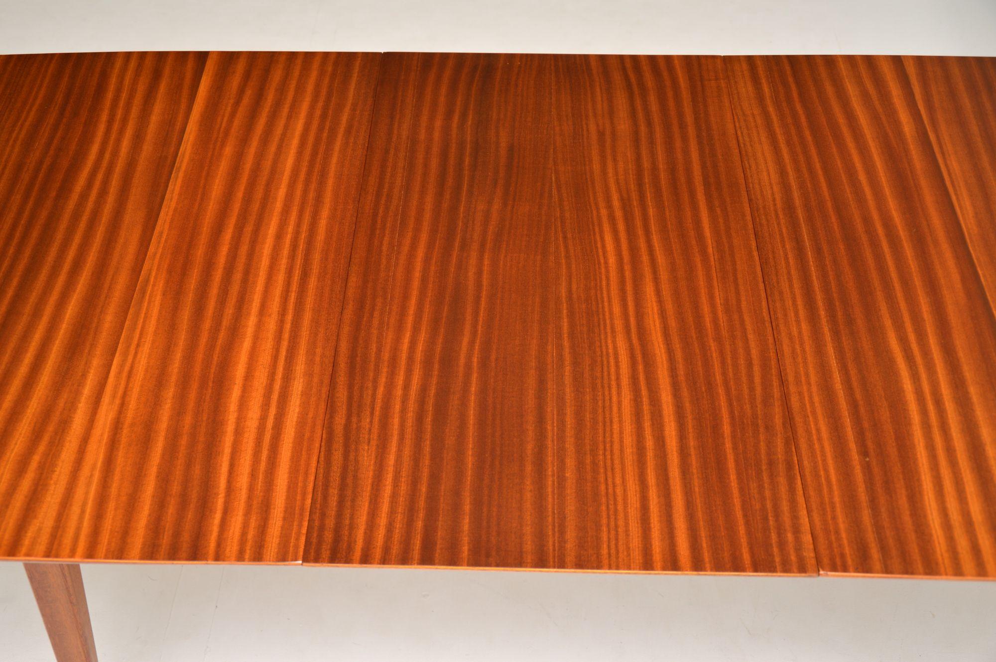 1950s Vintage Mahogany Dining Table by Peter Hayward for Vanson In Good Condition In London, GB