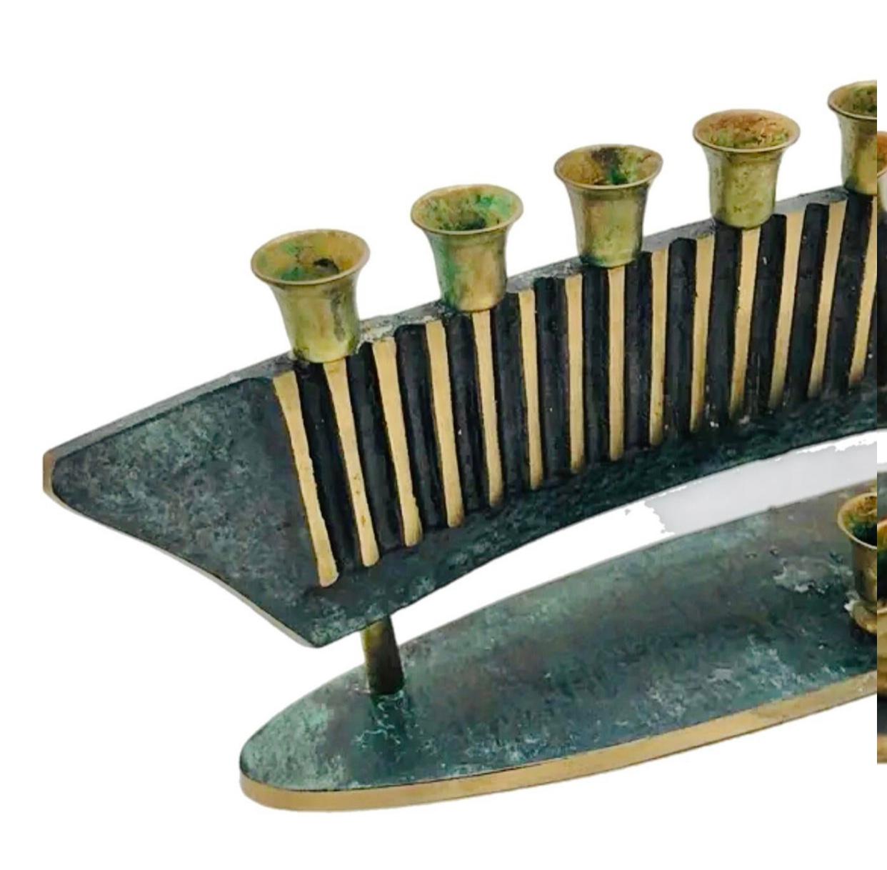 Israélien 1950s Vintage Mid Century Art Deco Verdigris Sculptural Modern Menorah Israel