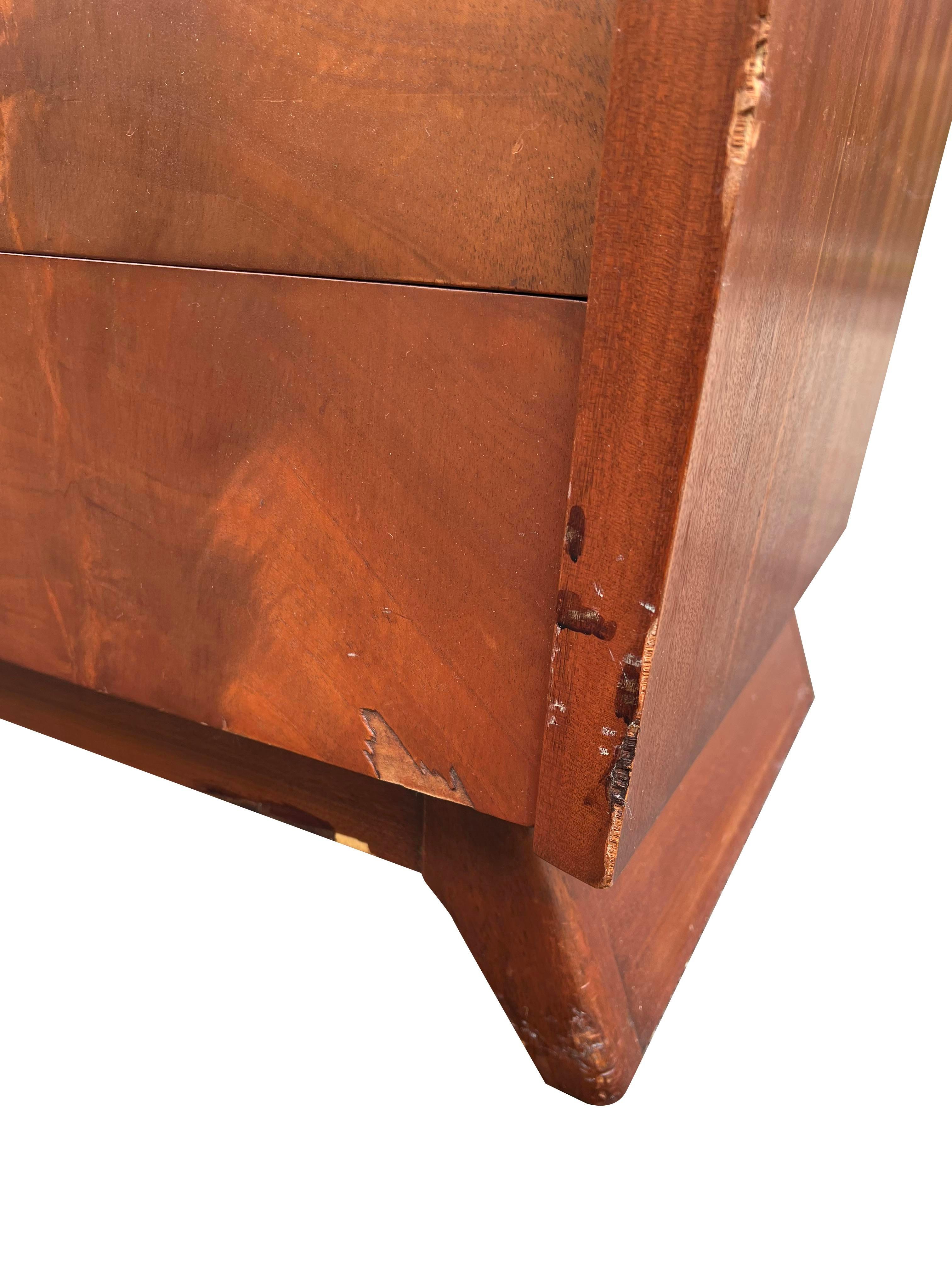1950s Vintage Mid Century Modern Streamline Deco Long Dresser In Good Condition In Saddle River, NJ