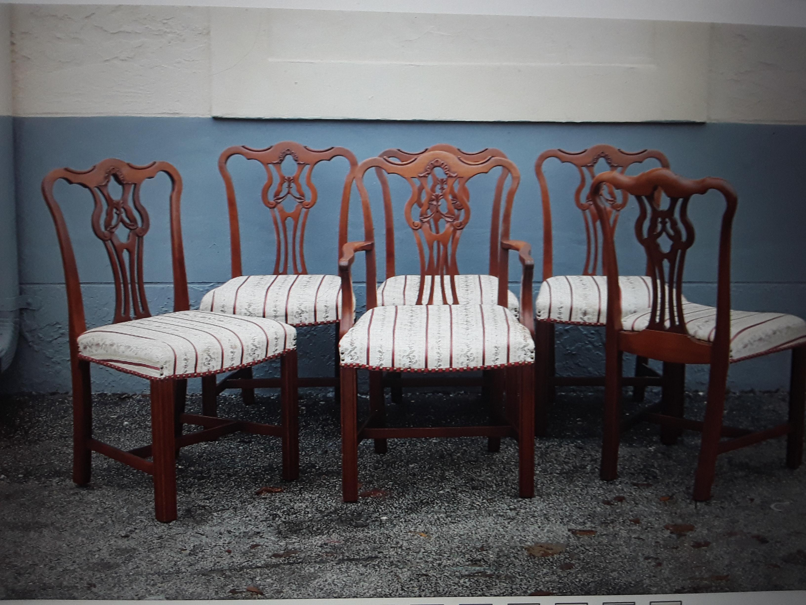 1950's Vintage Mid Century Traditional style Carved Dining Chairs Set of 6 en vente 3