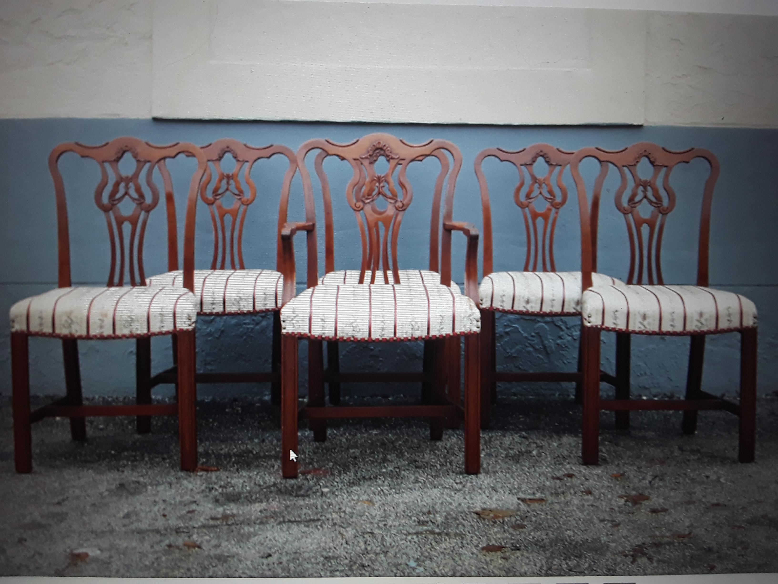1950's Vintage Mid Century Traditional style Carved Dining Chairs Set of 6 For Sale 4